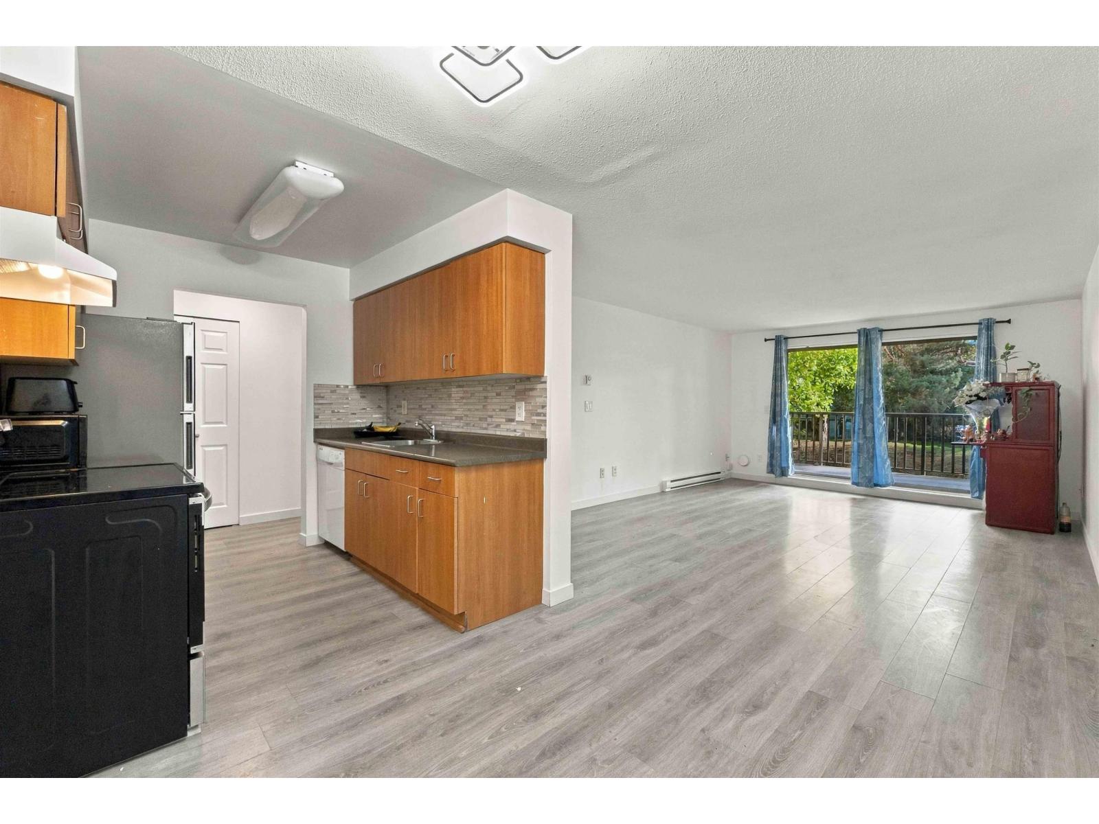 106 15288 100 Avenue Property Photo 9