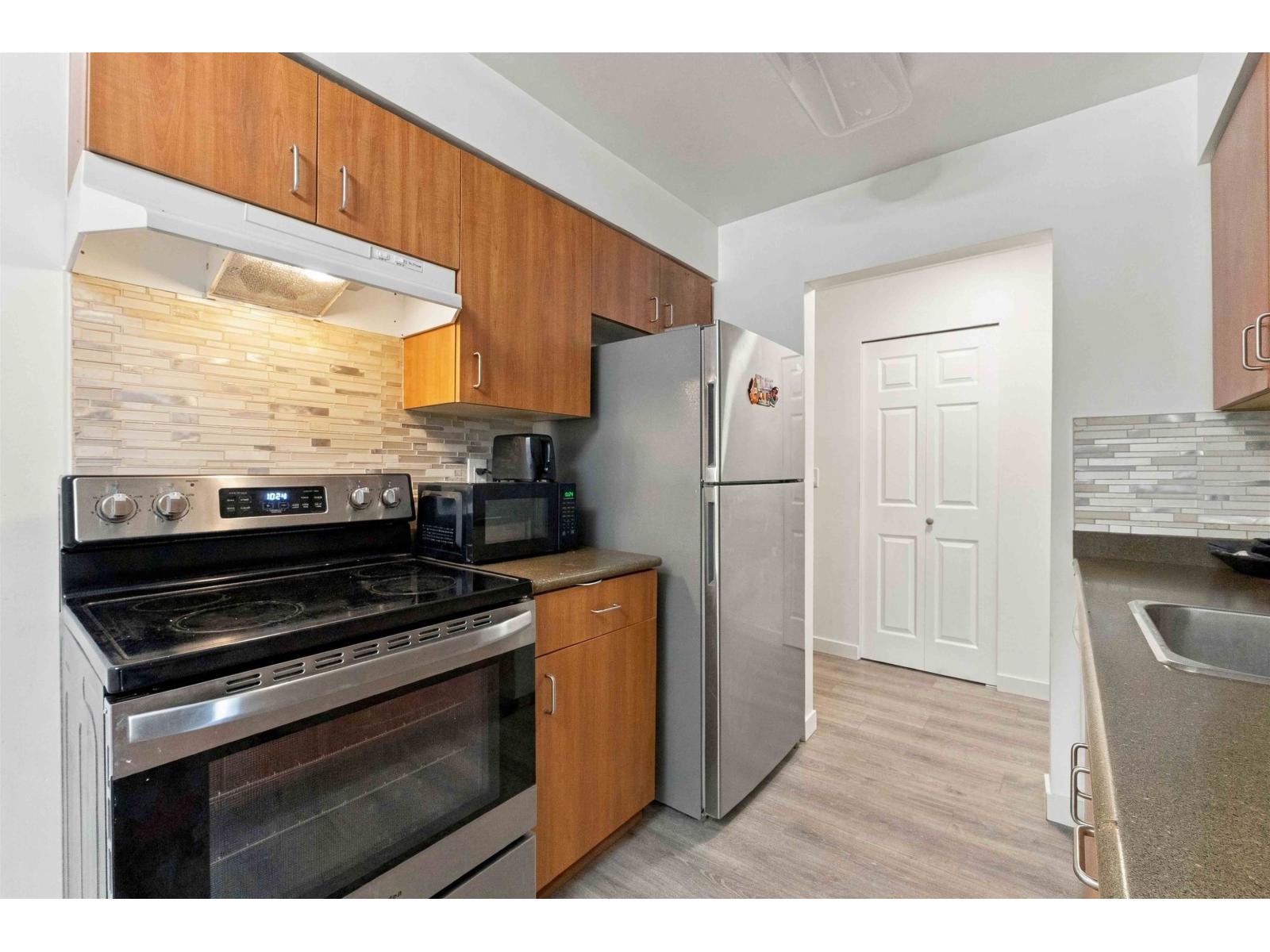 106 15288 100 Avenue Property Photo 12