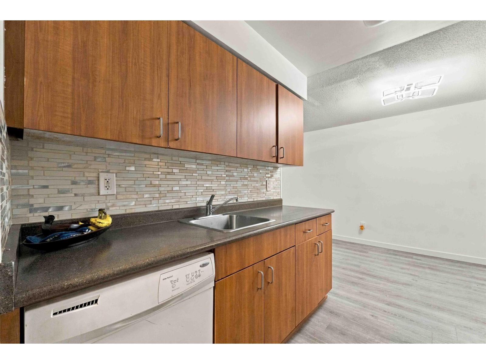 106 15288 100 Avenue Property Photo 13