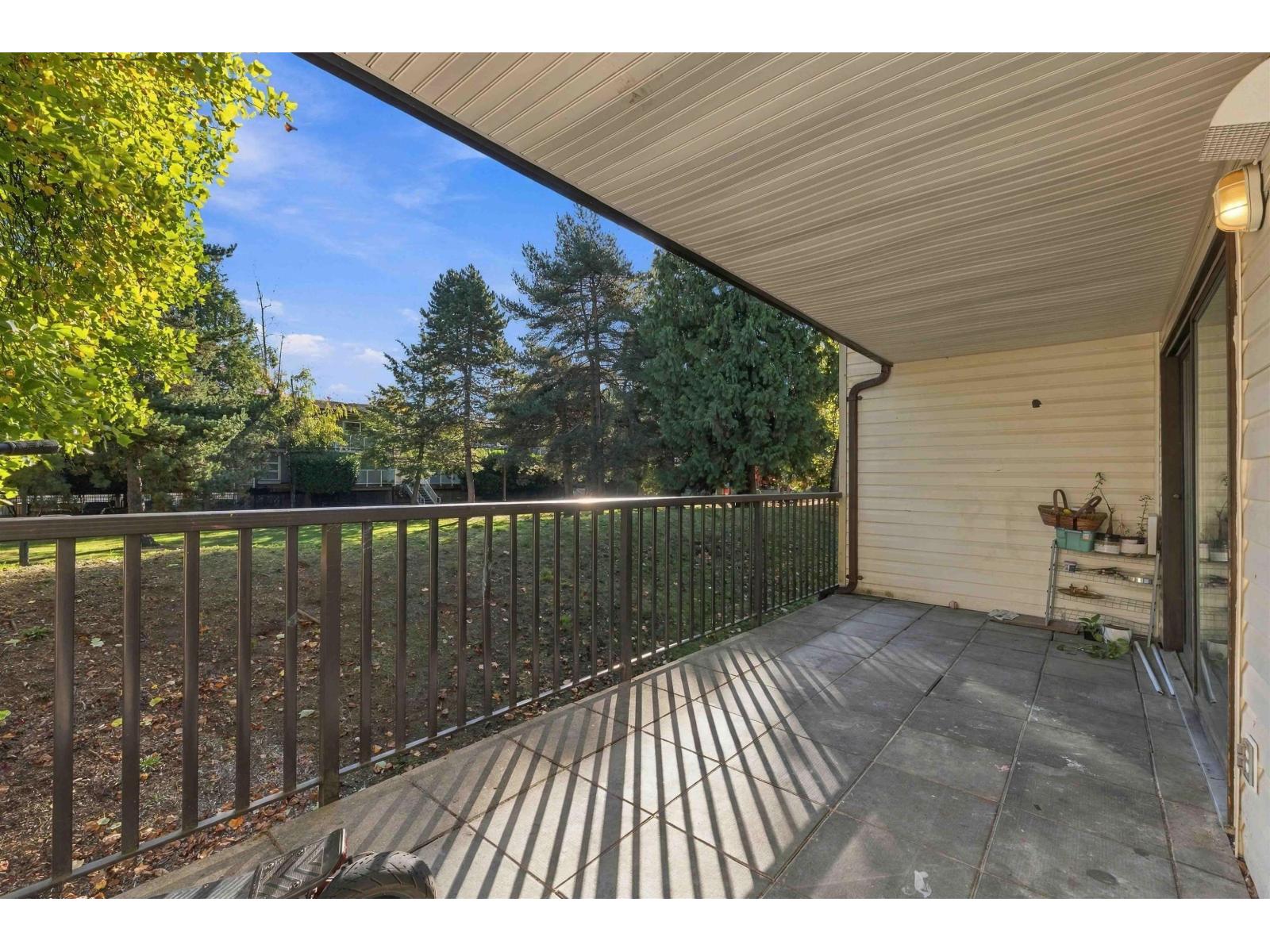 106 15288 100 Avenue Property Photo 24