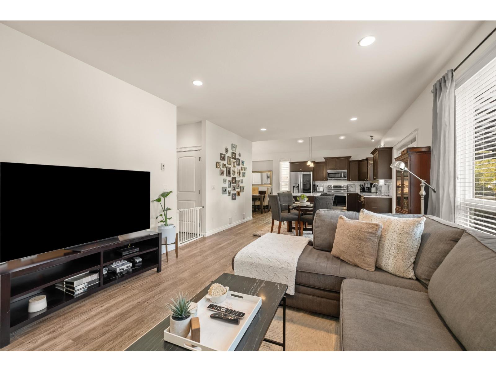 6155 Rexford Drive Property Photo 12