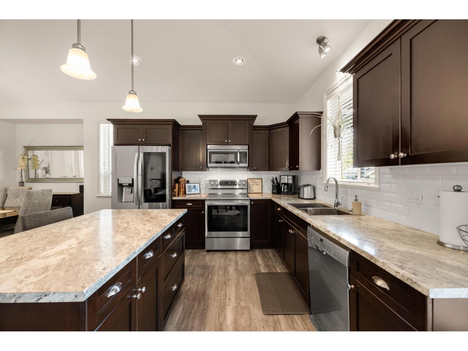 6155 Rexford Drive Property Photo 15