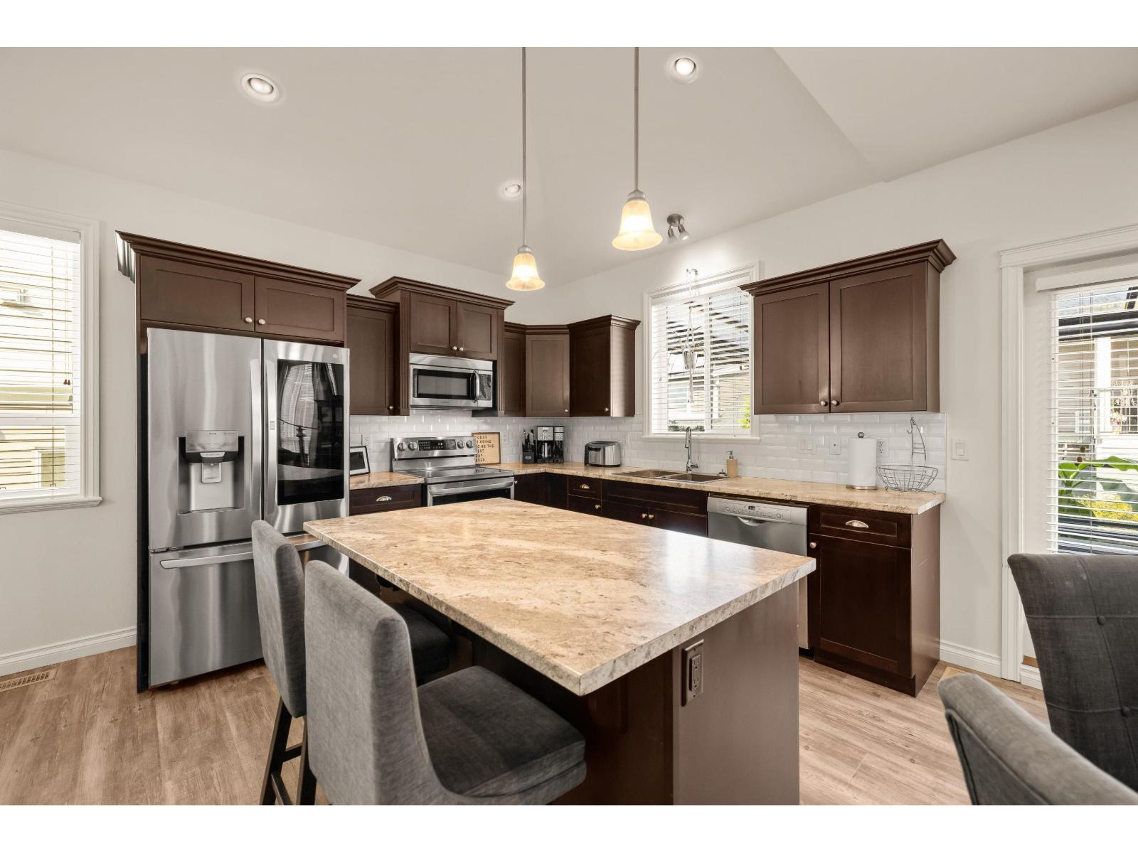 6155 Rexford Drive Property Photo 16