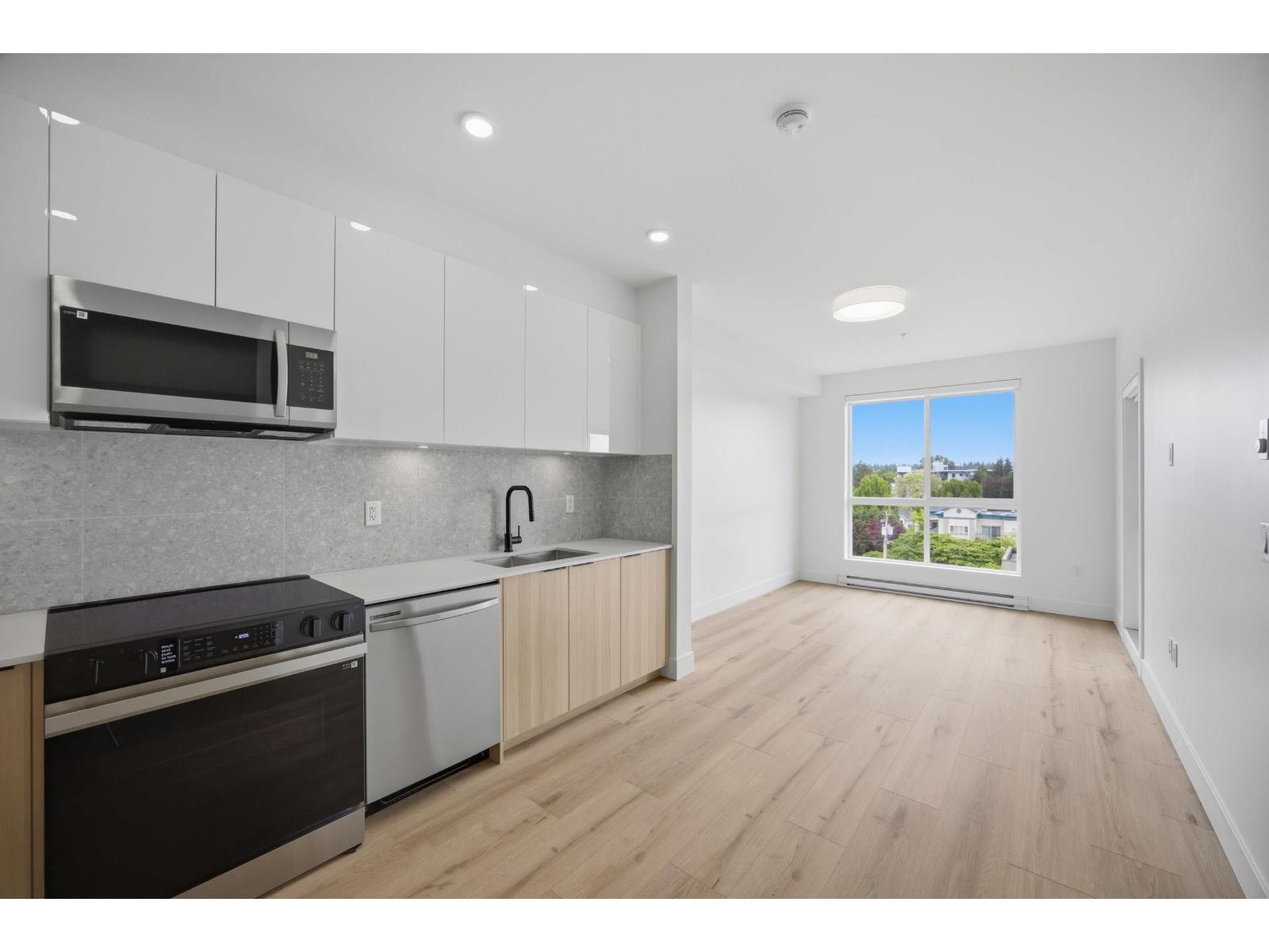 507 20769 Fraser Highway Property Photo 5