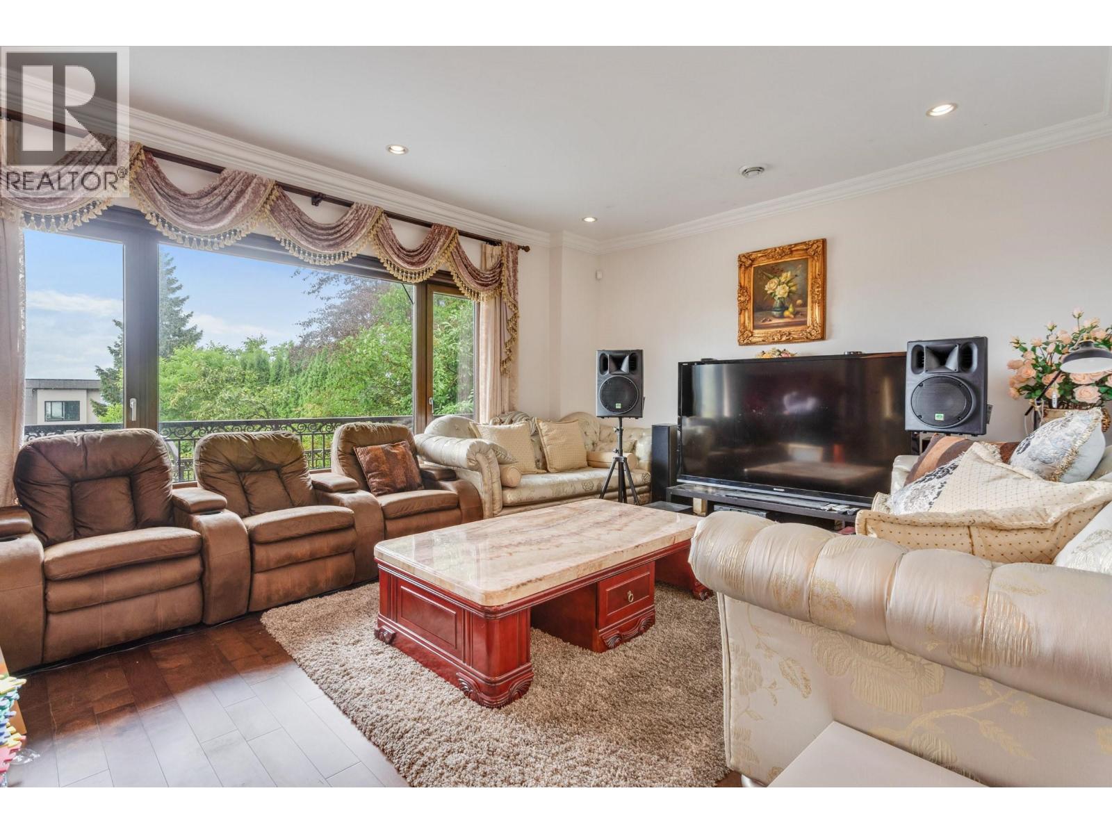 7282 Ridge Drive Property Photo 3