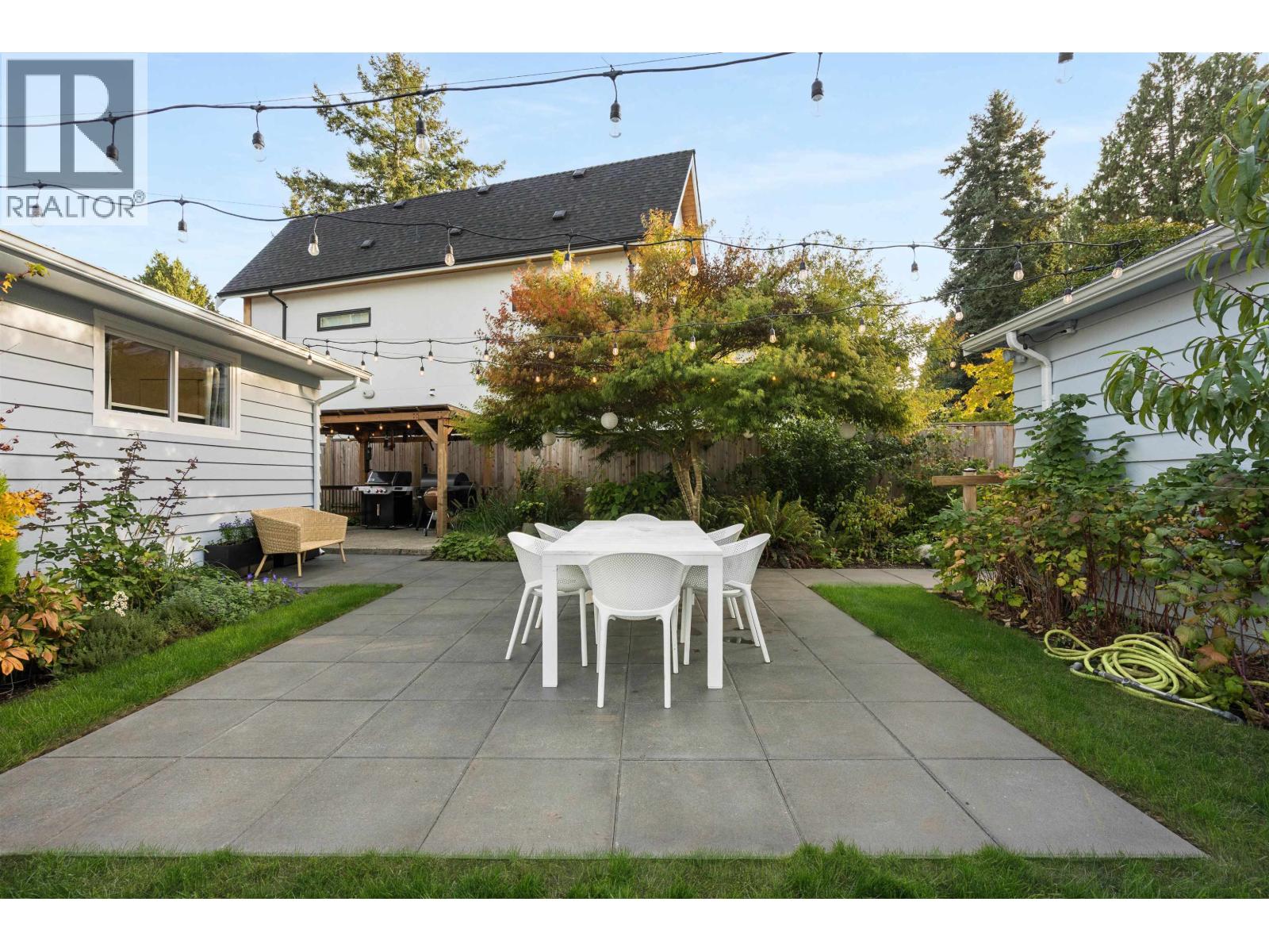 5974 16 Avenue Property Photo 23