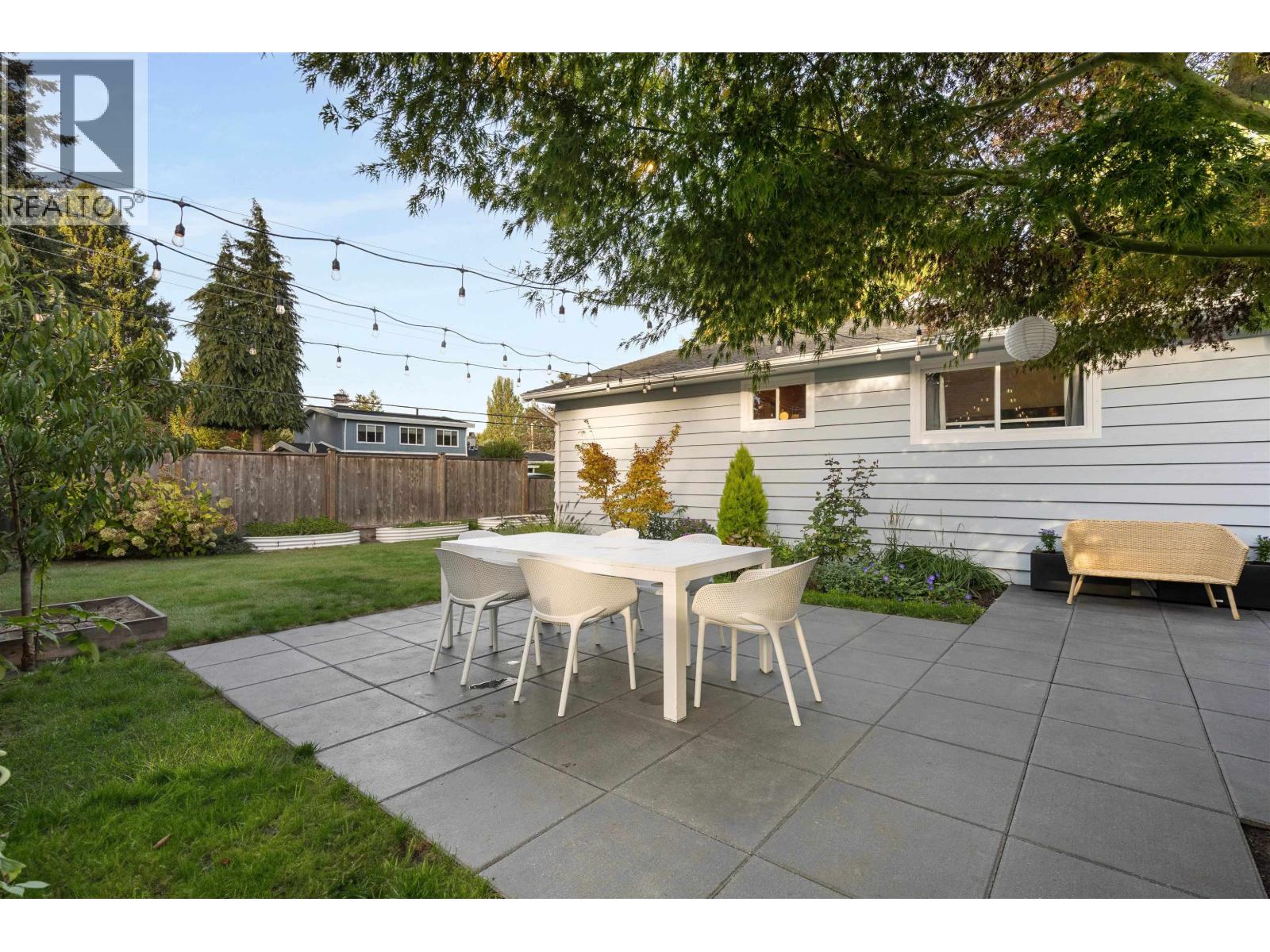 5974 16 Avenue Property Photo 24
