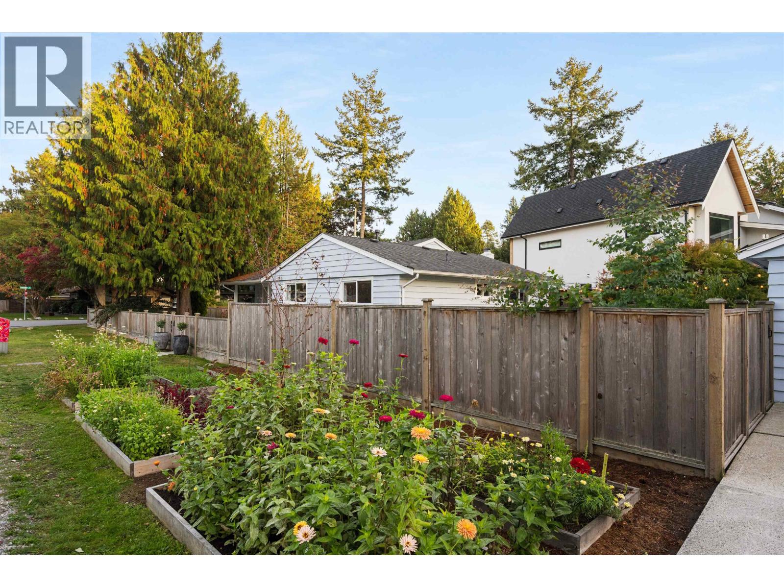 5974 16 Avenue Property Photo 30