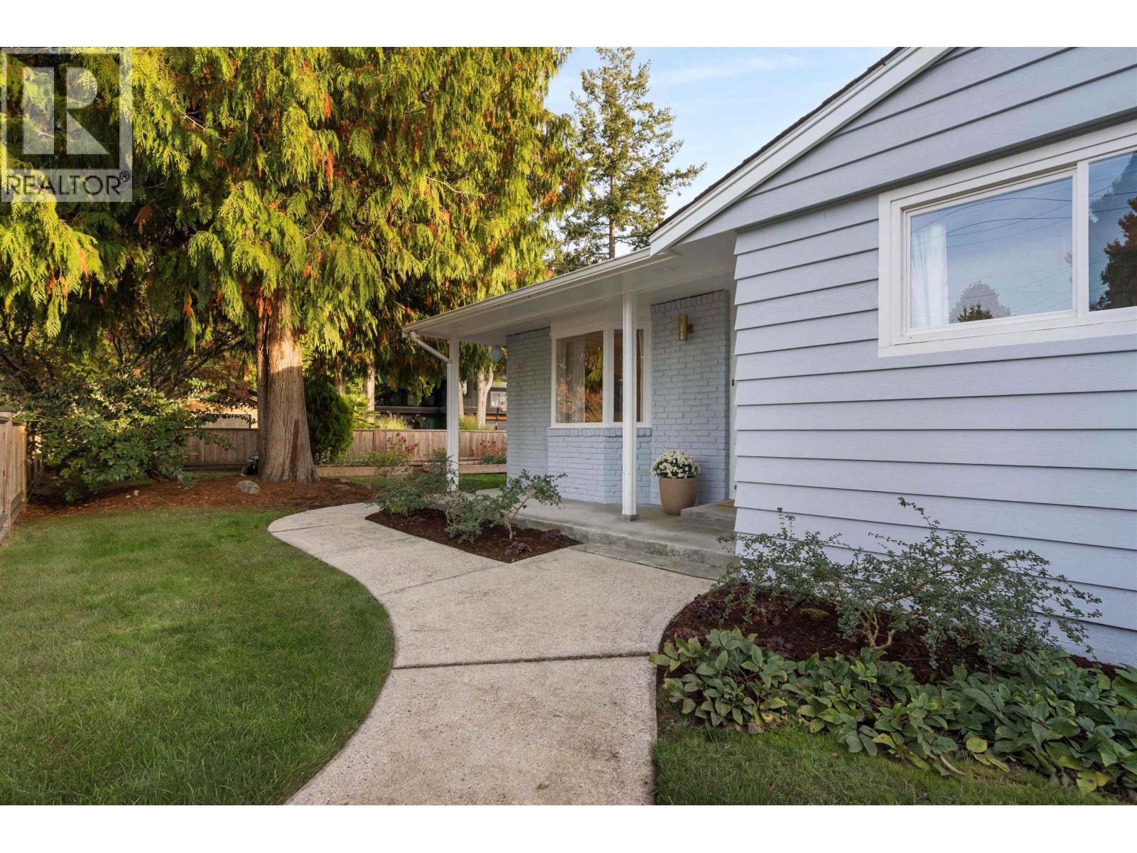 5974 16 Avenue Property Photo 31
