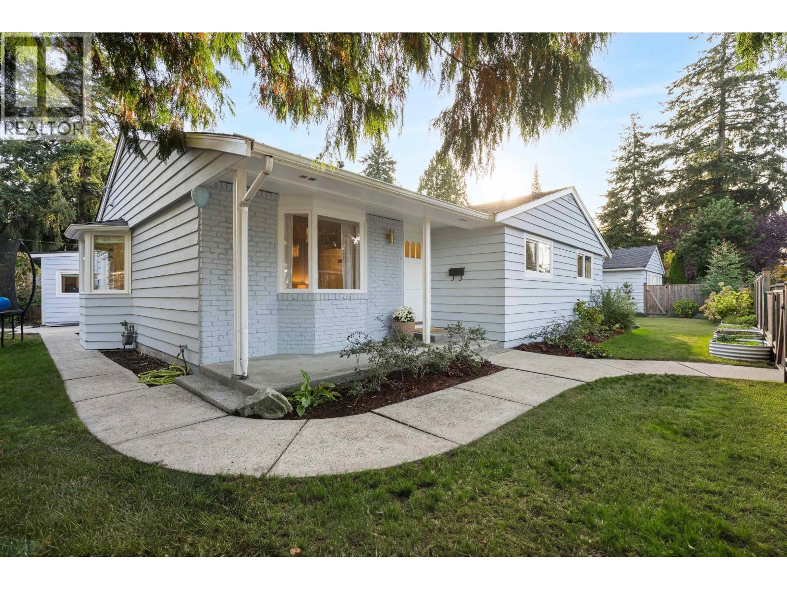 5974 16 Avenue Property Photo 32