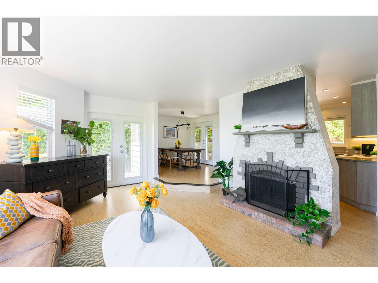 3341 Marine Drive Property Photo 2