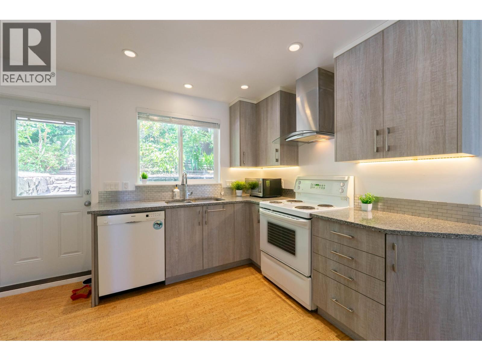 3341 Marine Drive Property Photo 6