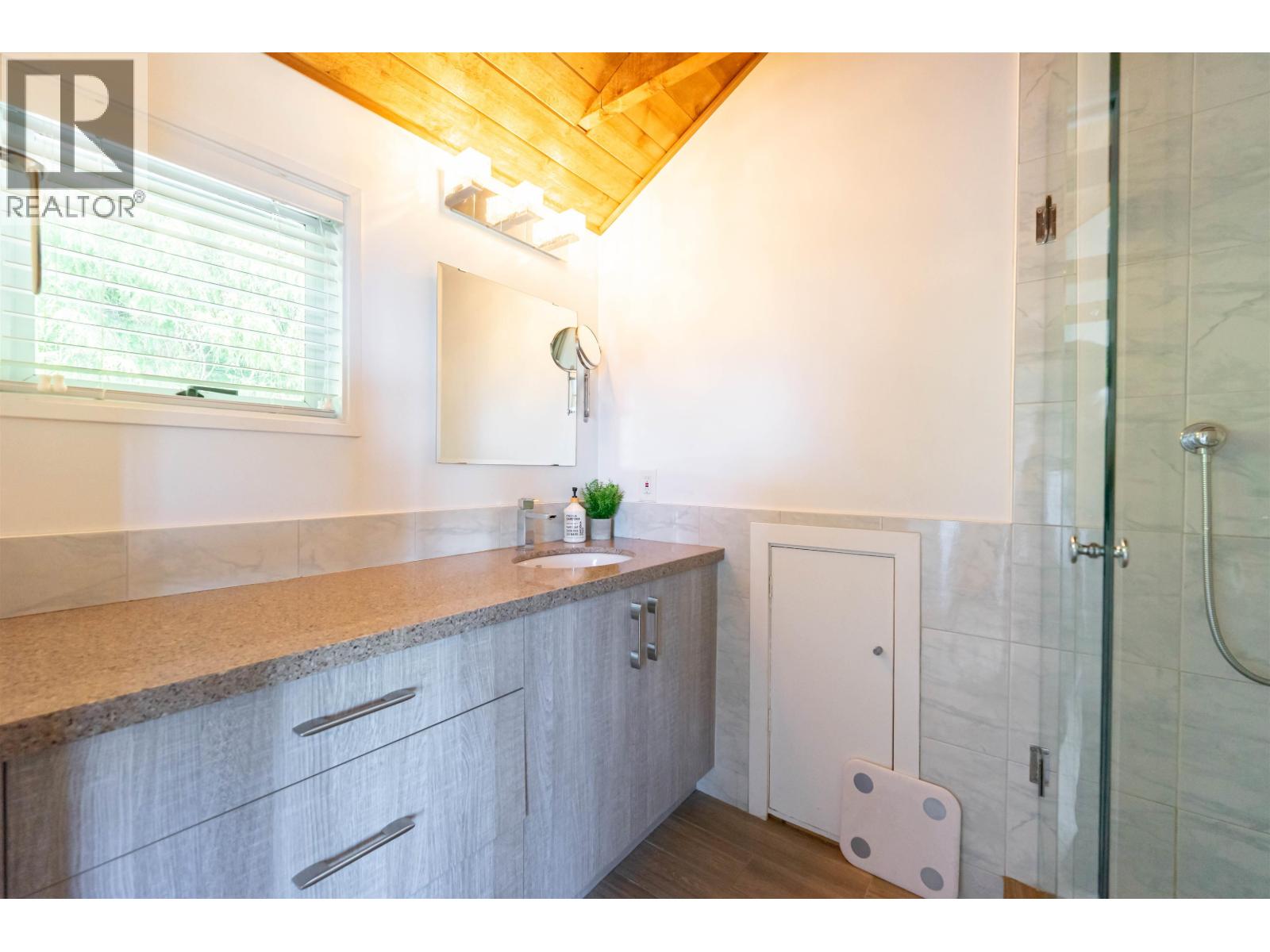 3341 Marine Drive Property Photo 15