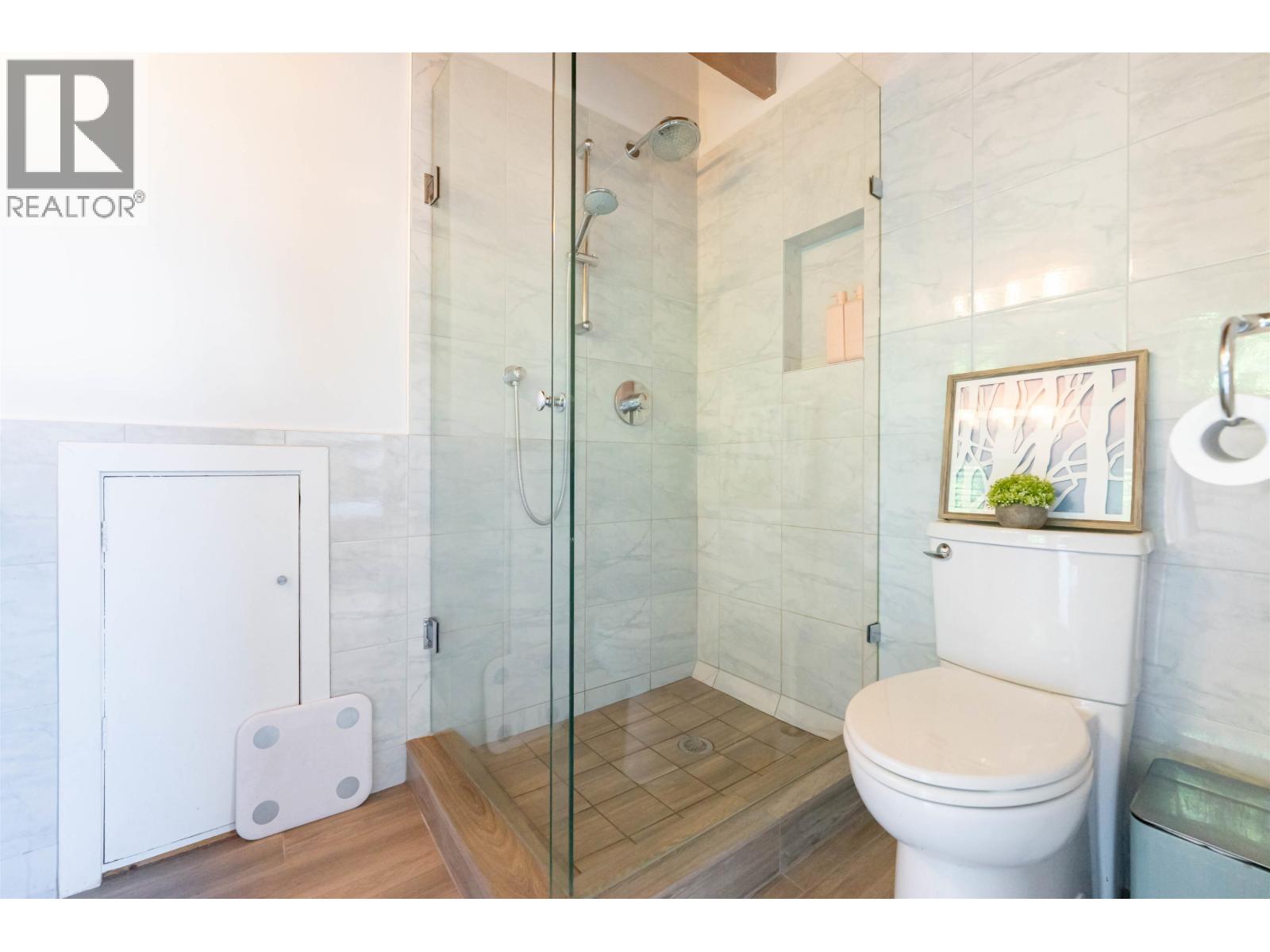 3341 Marine Drive Property Photo 18