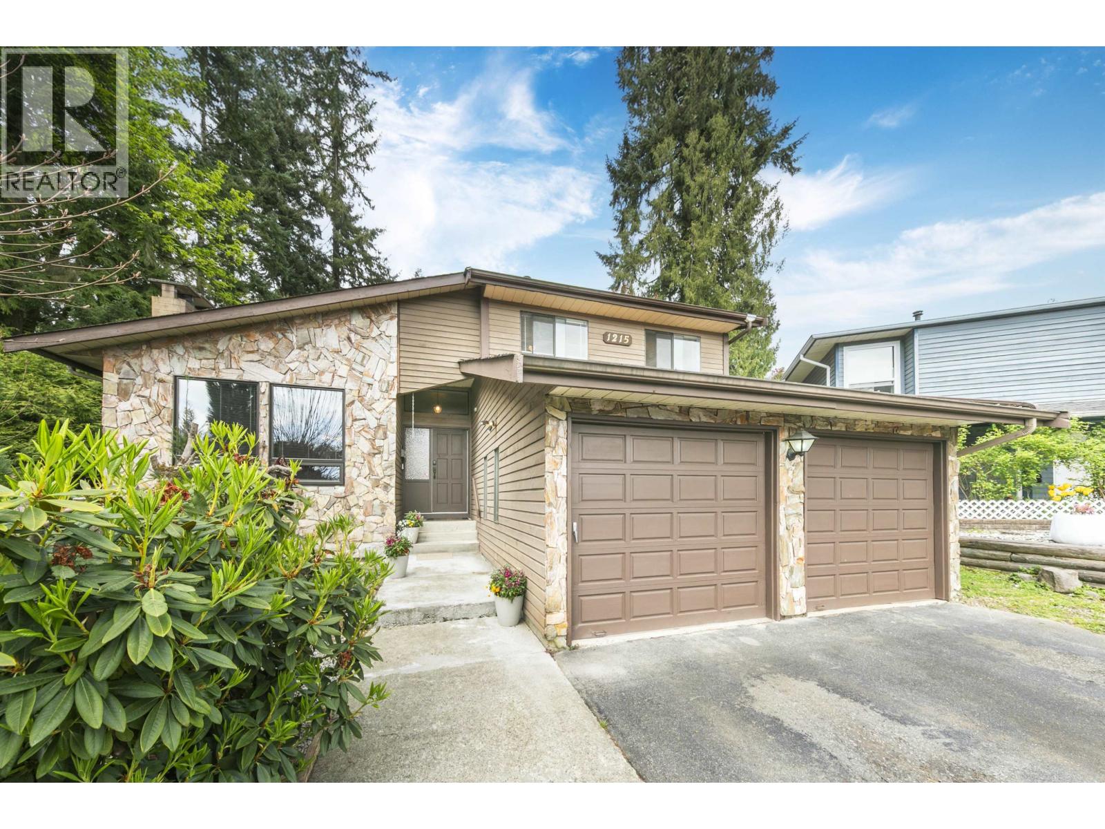 1215 Cypress Place Property Photo 1
