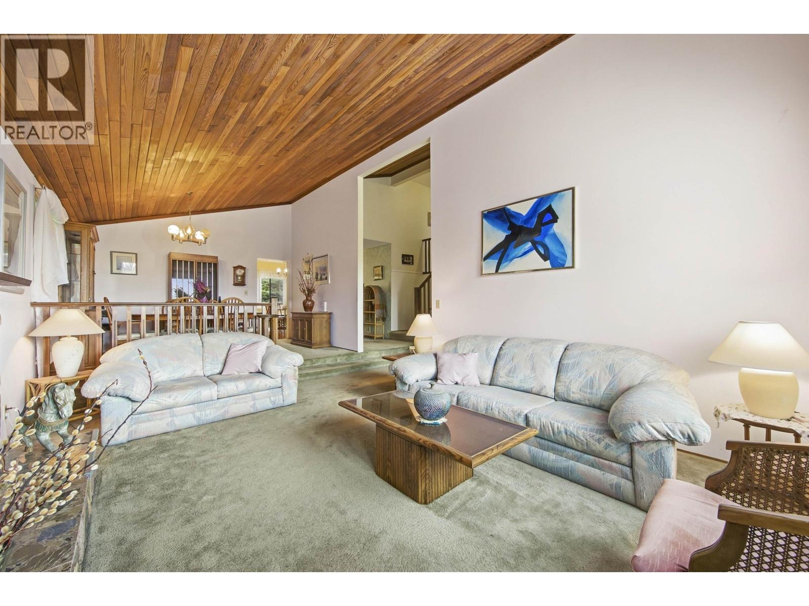 1215 Cypress Place Property Photo 3