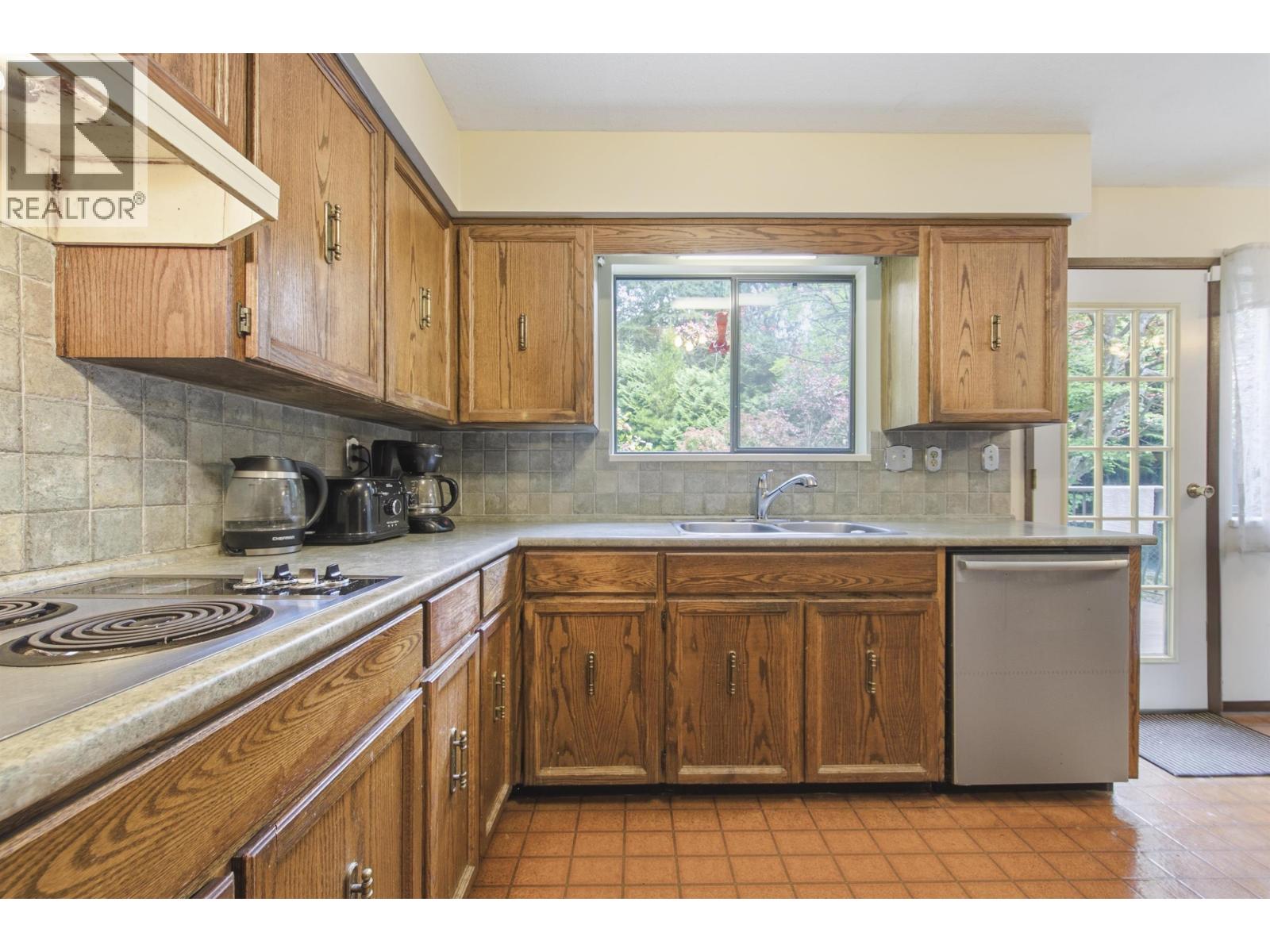 1215 Cypress Place Property Photo 7