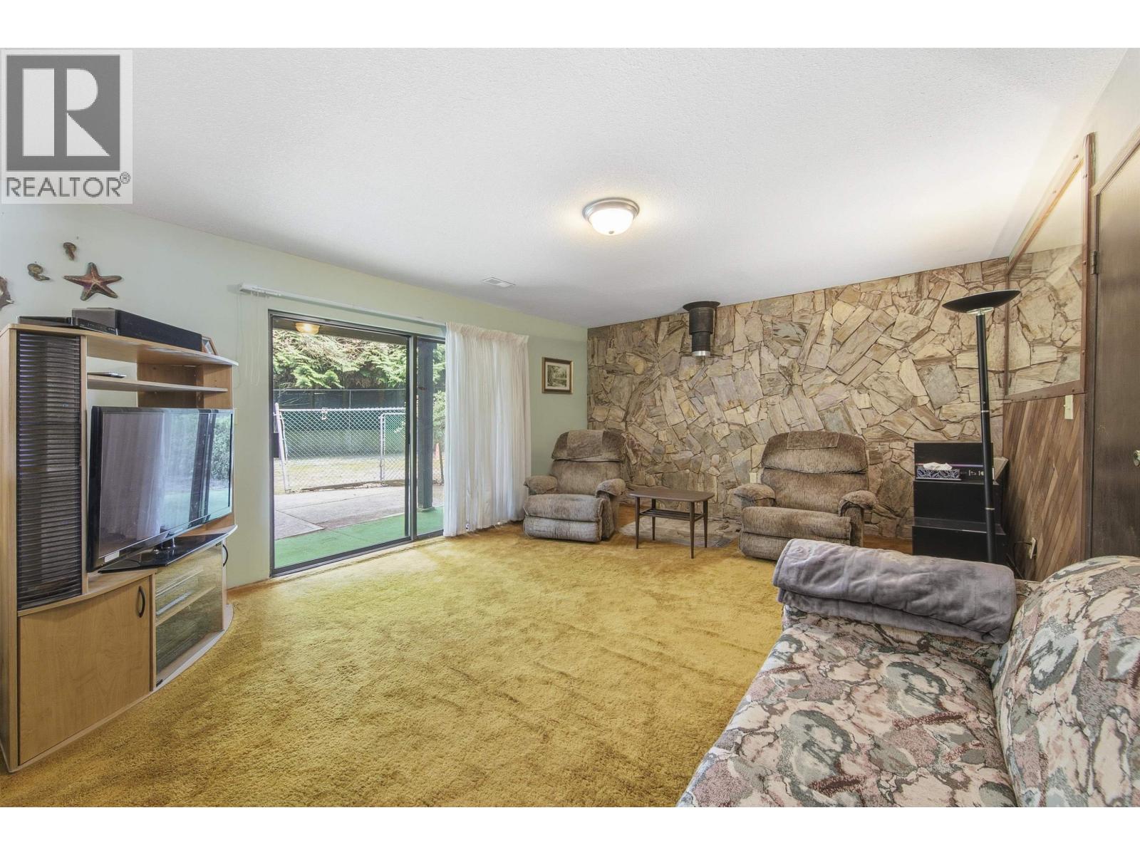 1215 Cypress Place Property Photo 11