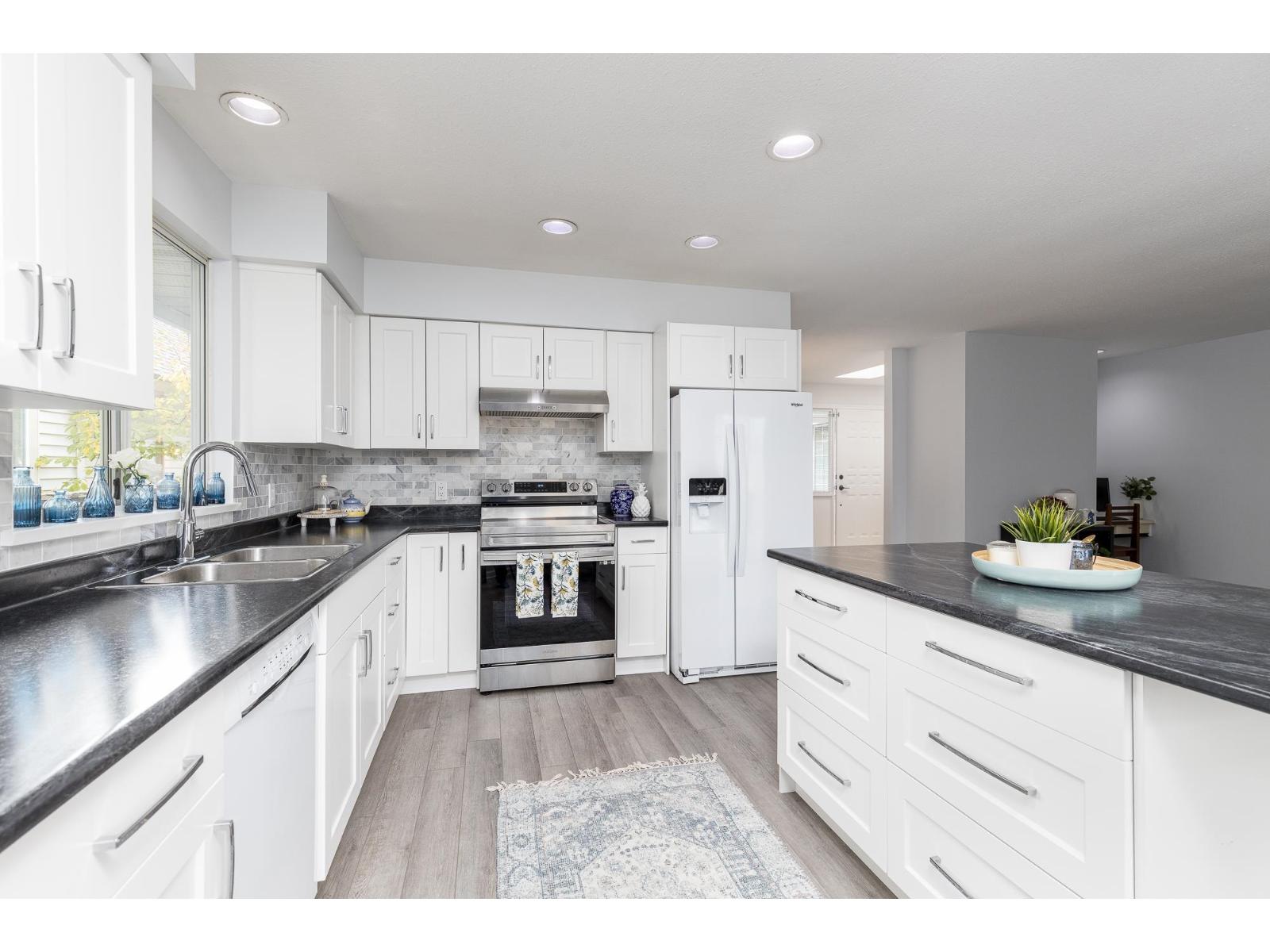 14129 16a Avenue Property Photo 17