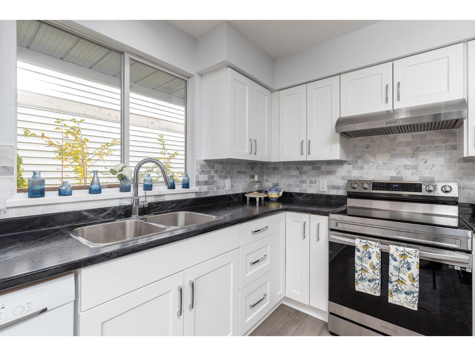 14129 16a Avenue Property Photo 18