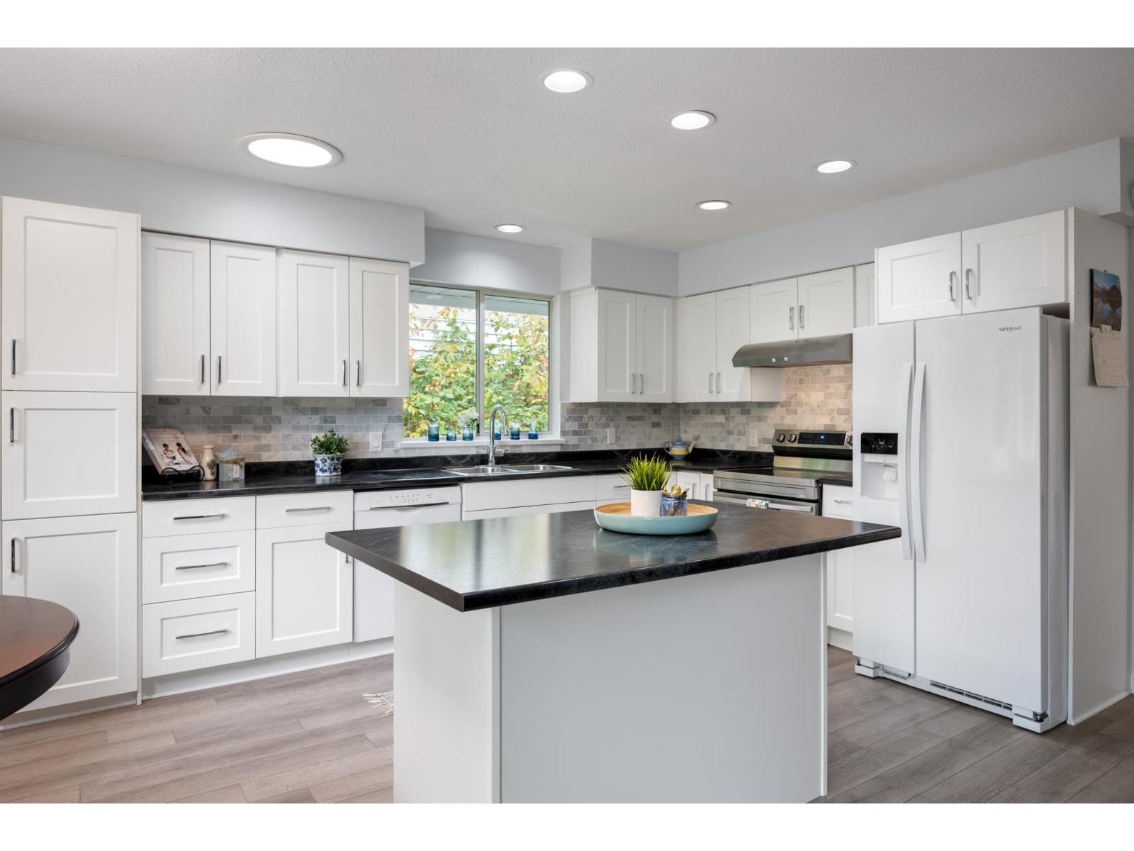 14129 16a Avenue Property Photo 25