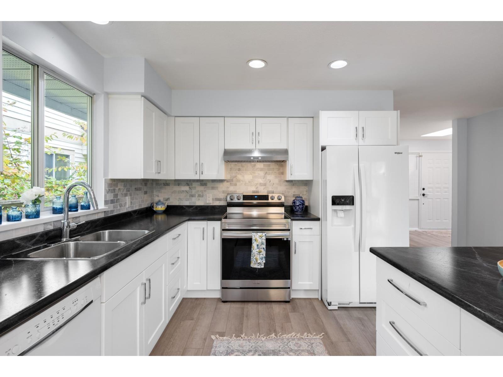 14129 16a Avenue Property Photo 27