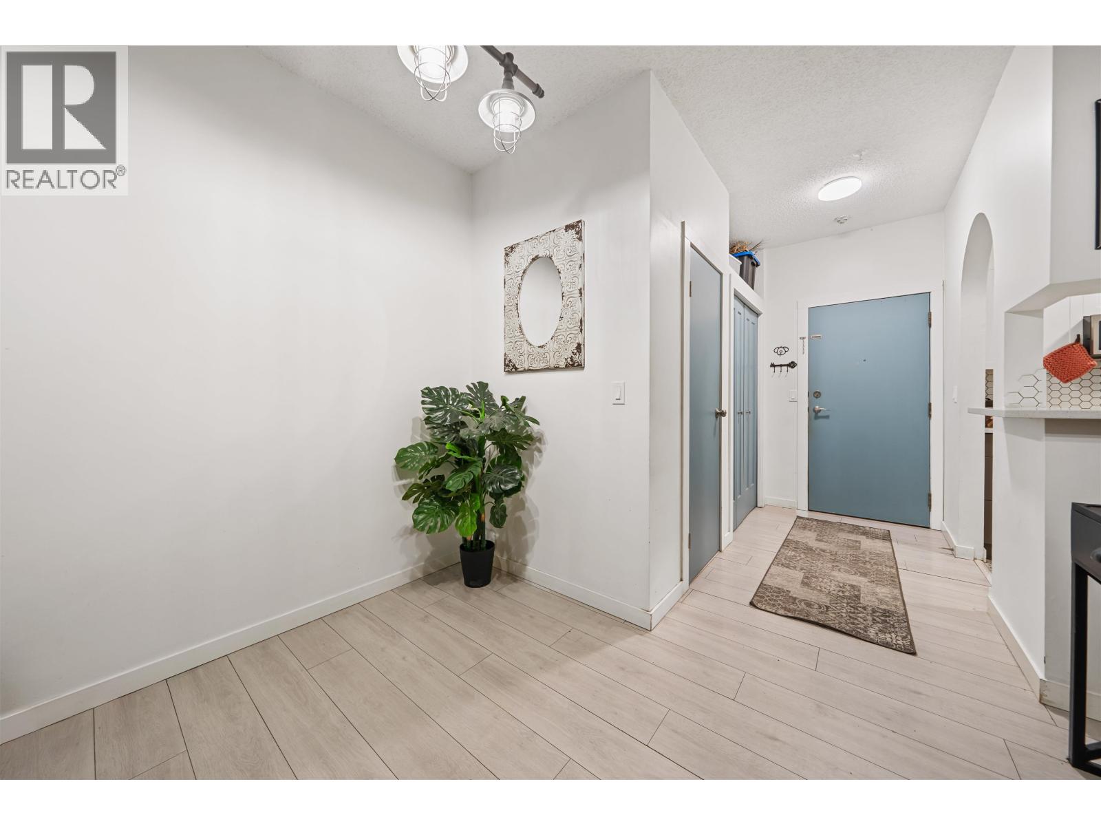 210 1924 Comox Street Property Photo 5