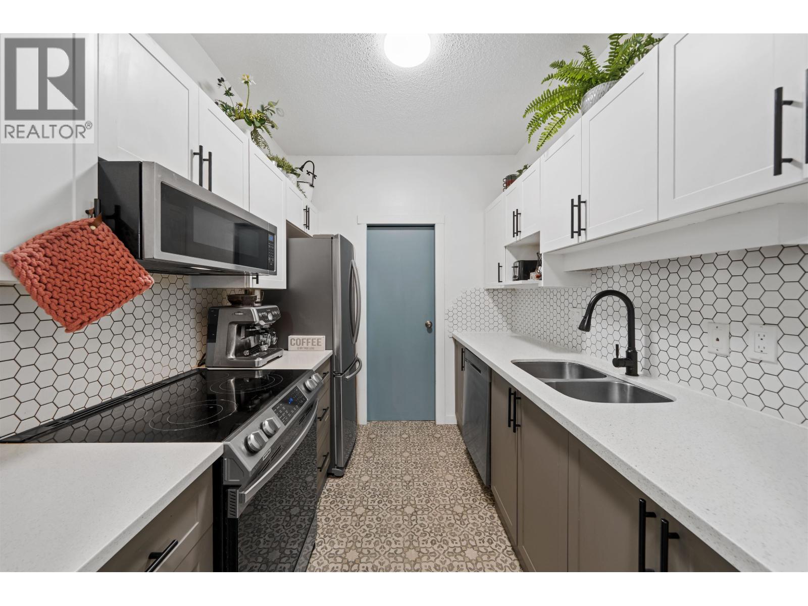 210 1924 Comox Street Property Photo 10