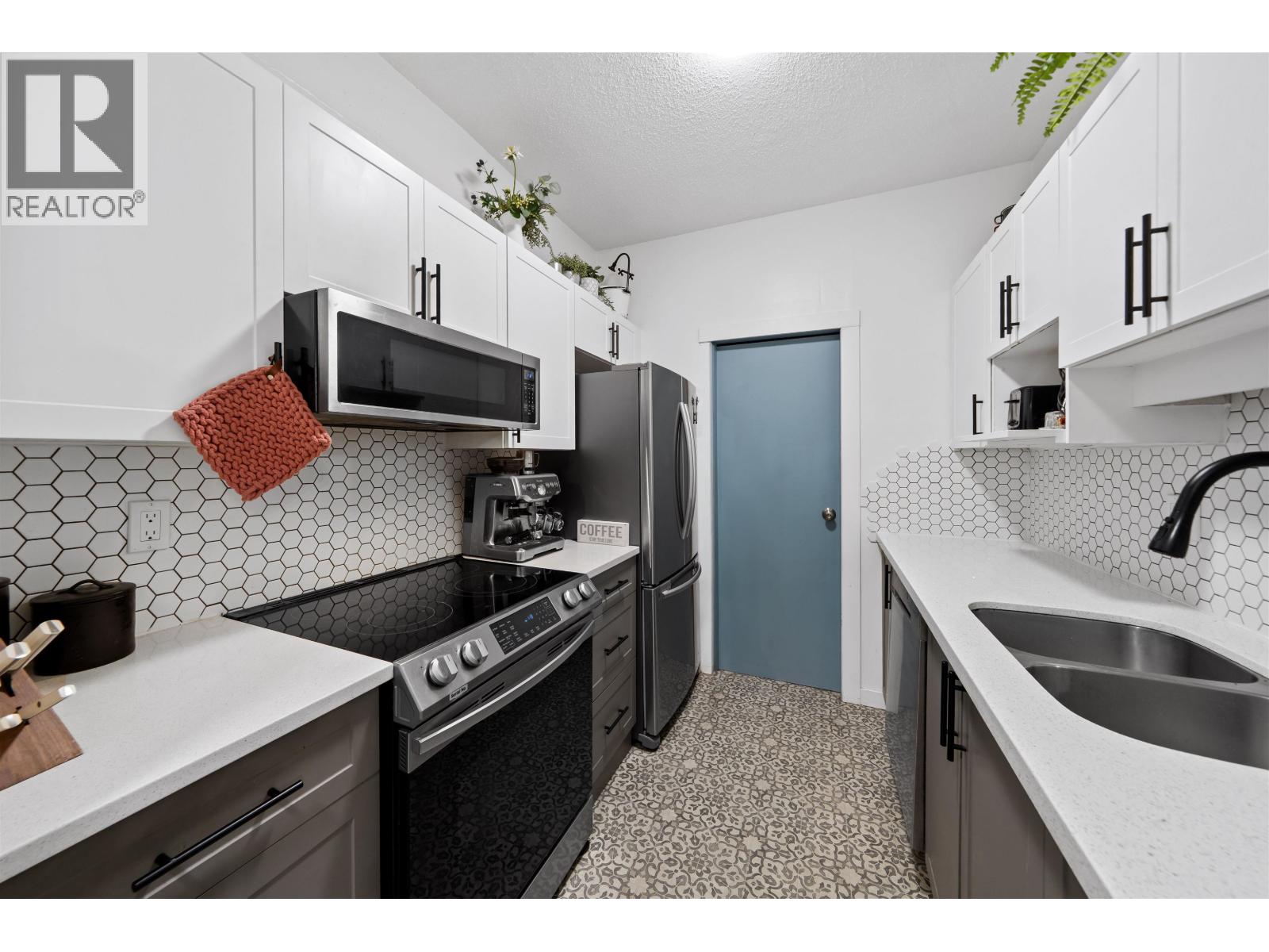 210 1924 Comox Street Property Photo 11