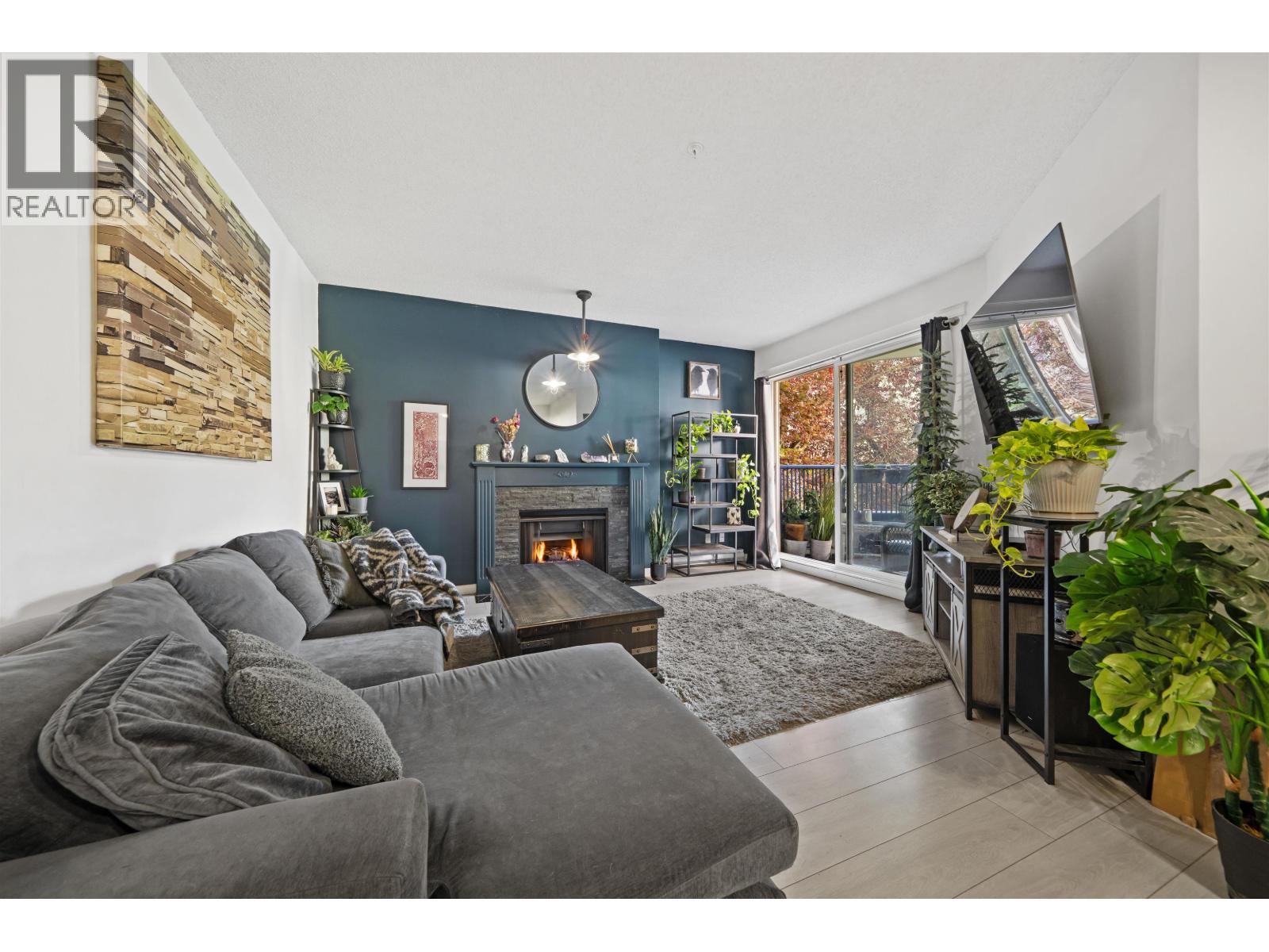 210 1924 Comox Street Property Photo 12