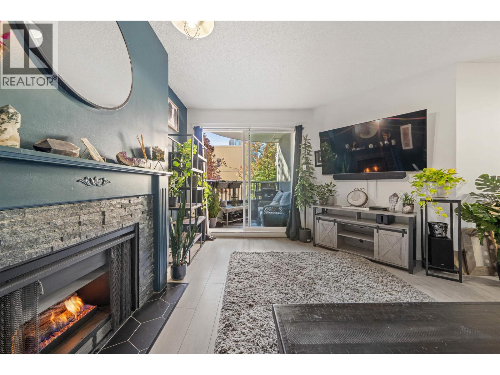 210 1924 Comox Street Property Photo 16