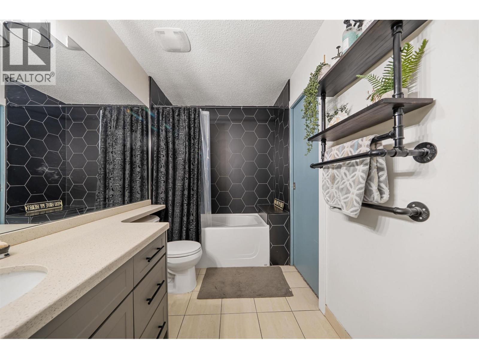 210 1924 Comox Street Property Photo 25