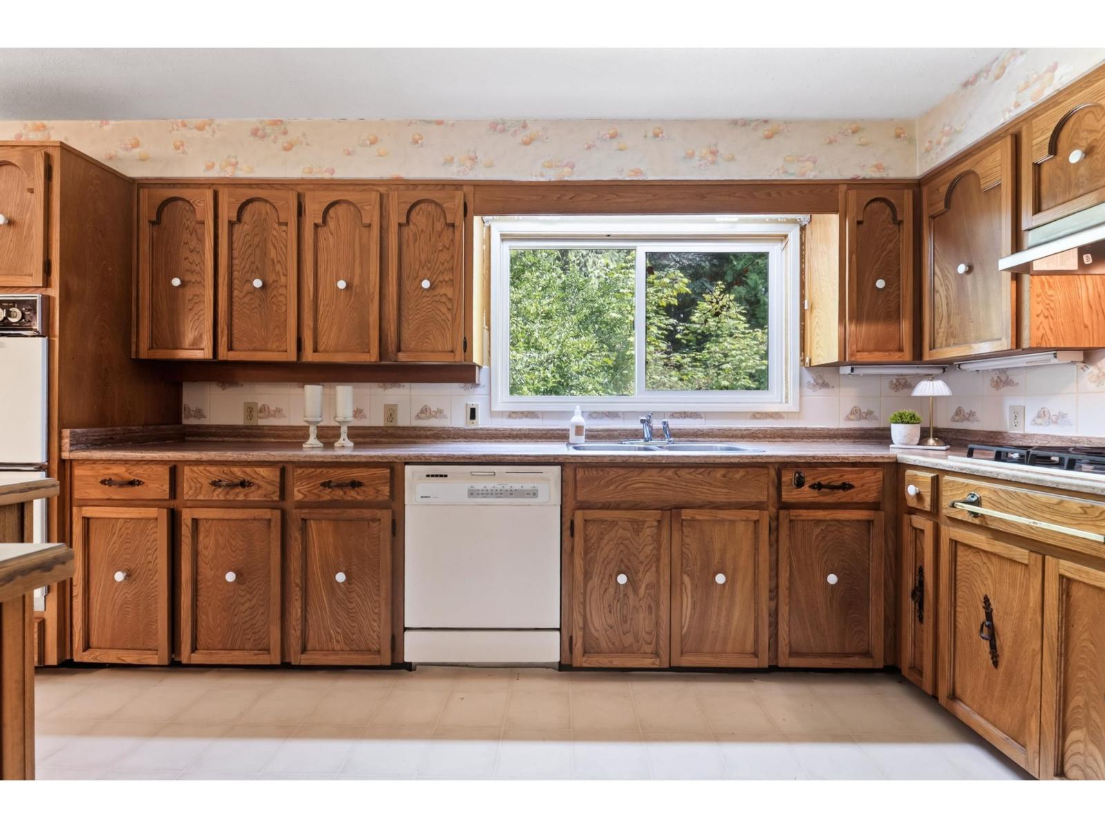 25376 80 Avenue Property Photo 11
