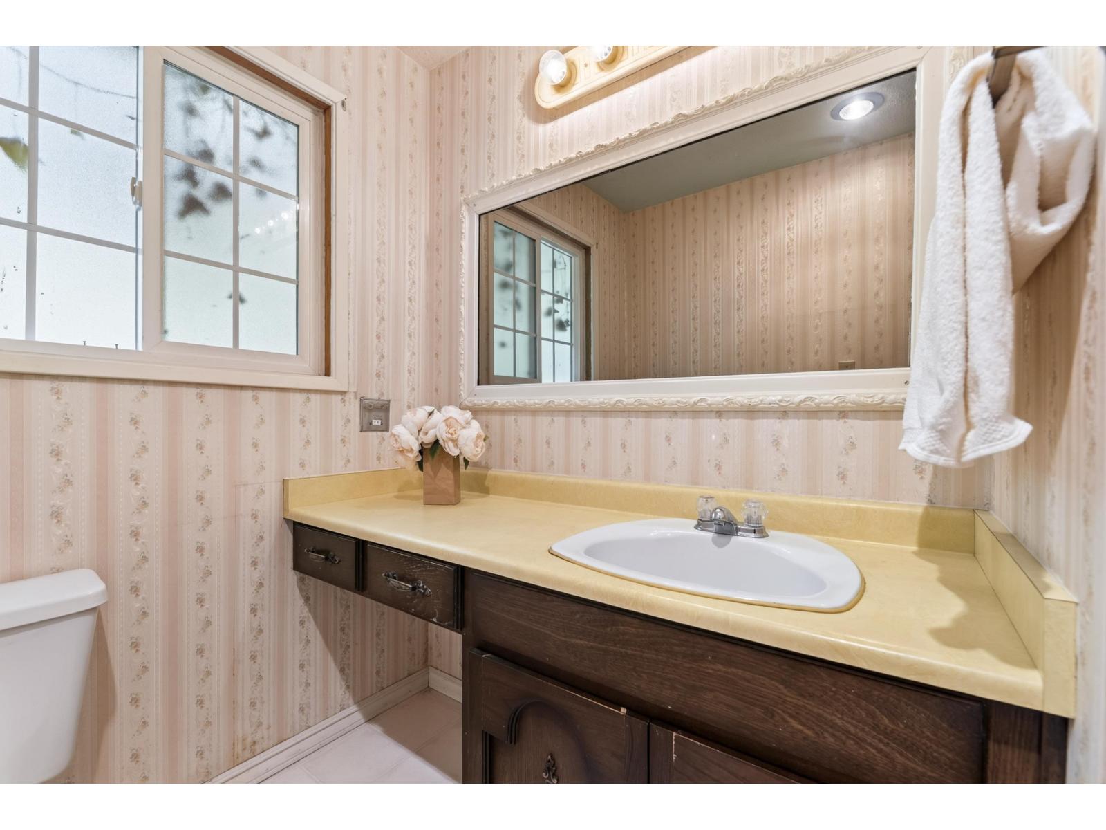25376 80 Avenue Property Photo 24