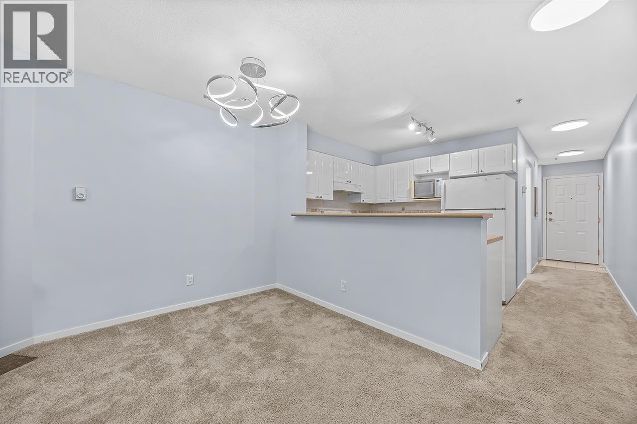 211 868 Kingsway Property Photo 7