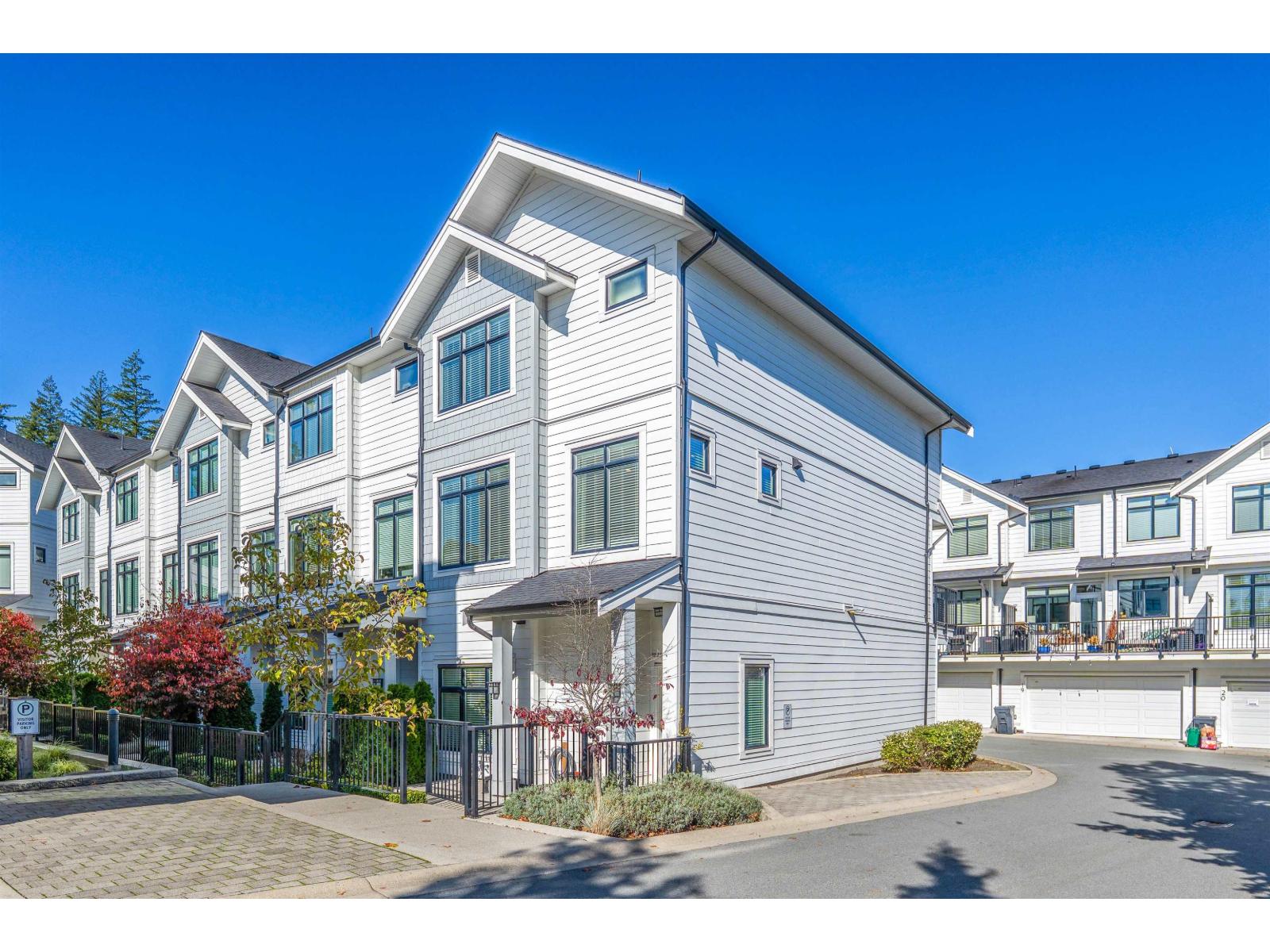 29 17557 100 Avenue Property Photo 2