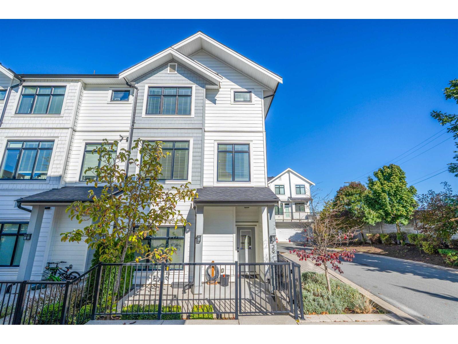 29 17557 100 Avenue Property Photo 3