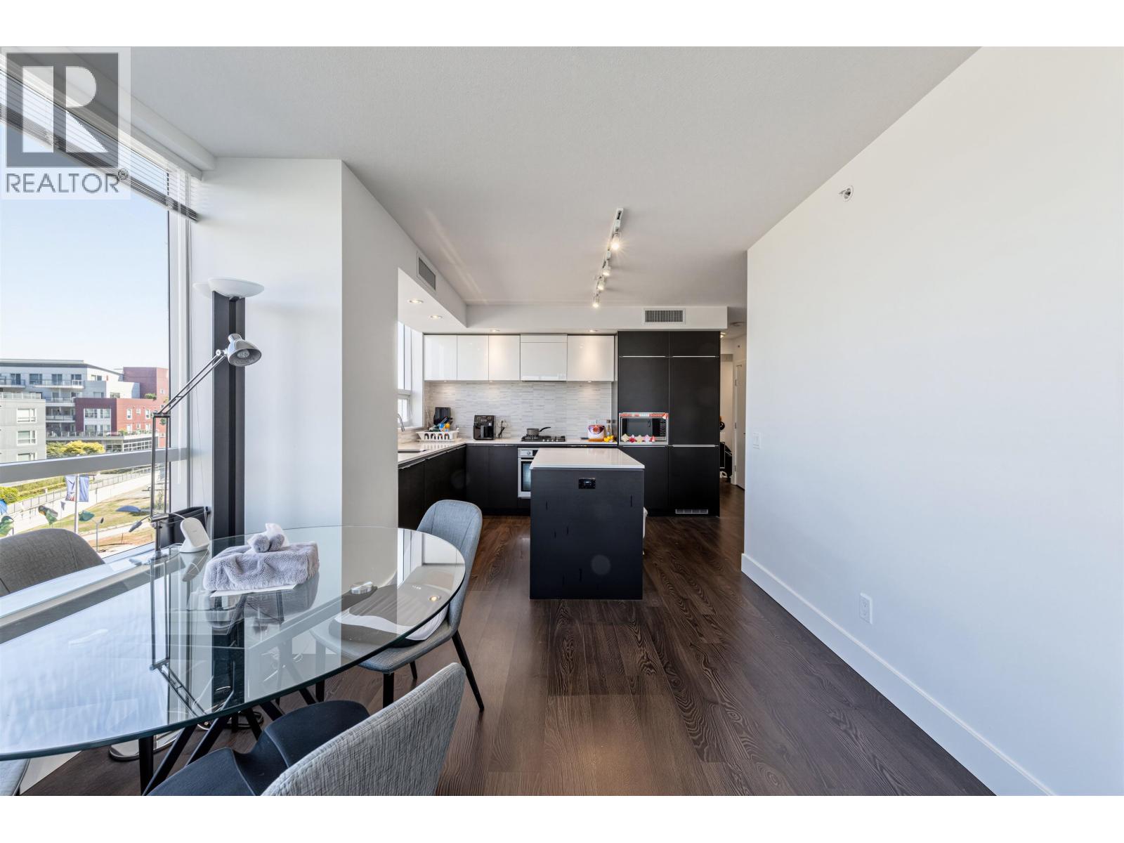 616 5233 Gilbert Road Property Photo 10