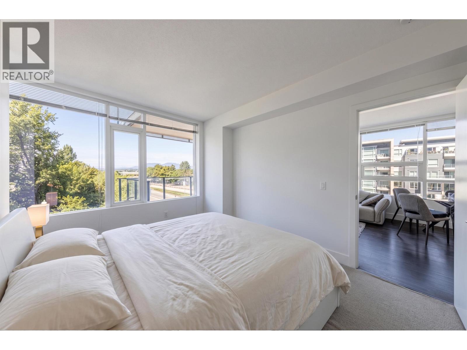 616 5233 Gilbert Road Property Photo 12