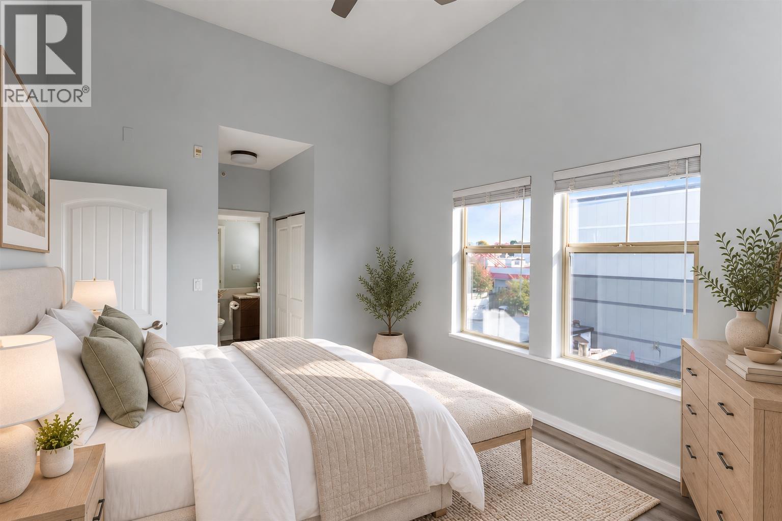 406 22290 North Avenue Property Photo 6