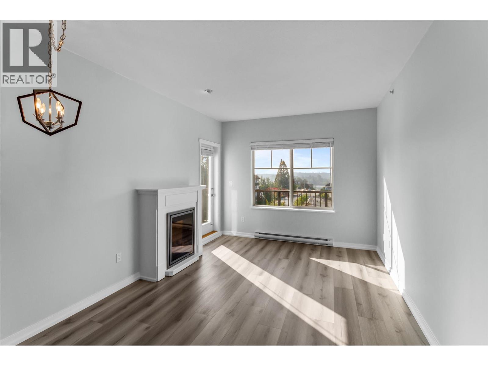 406 22290 North Avenue Property Photo 11