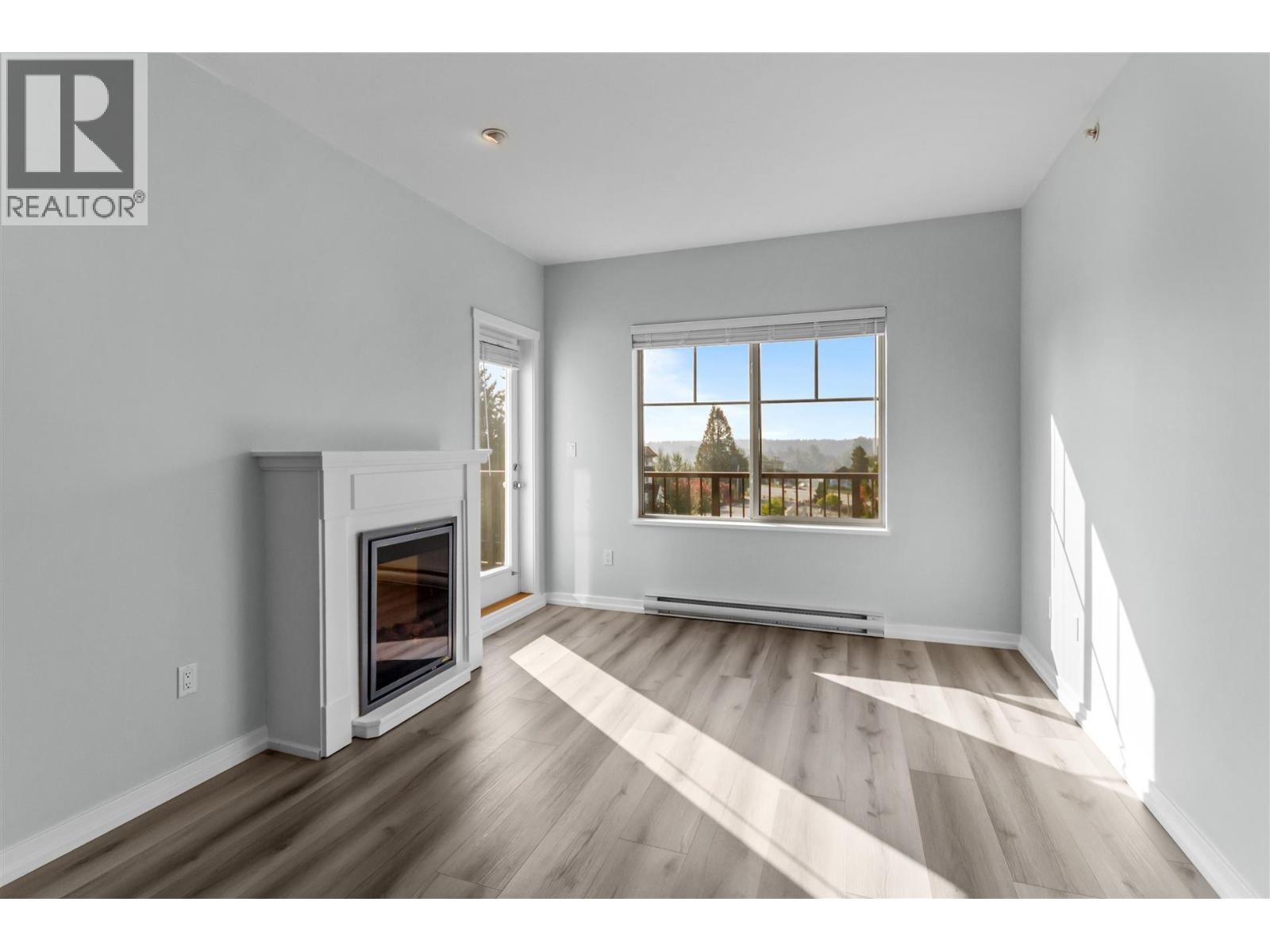 406 22290 North Avenue Property Photo 13