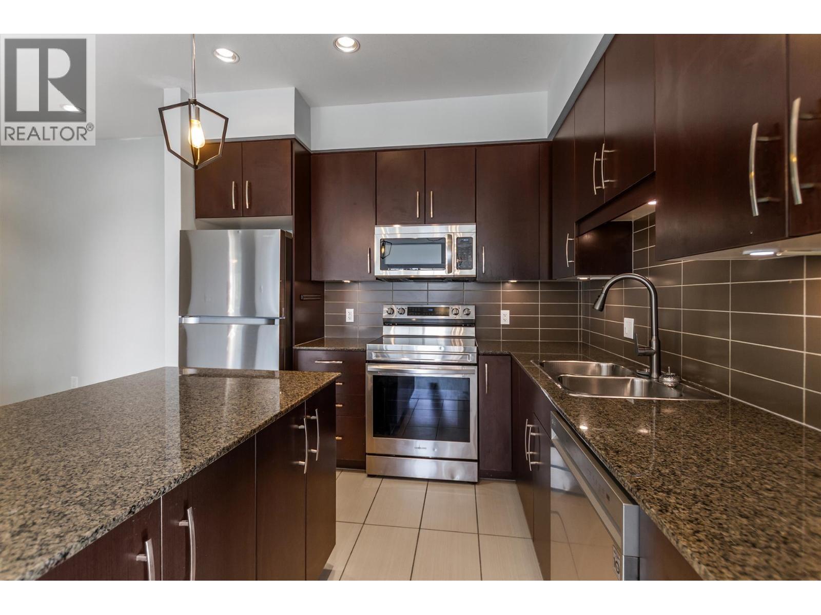 406 22290 North Avenue Property Photo 16