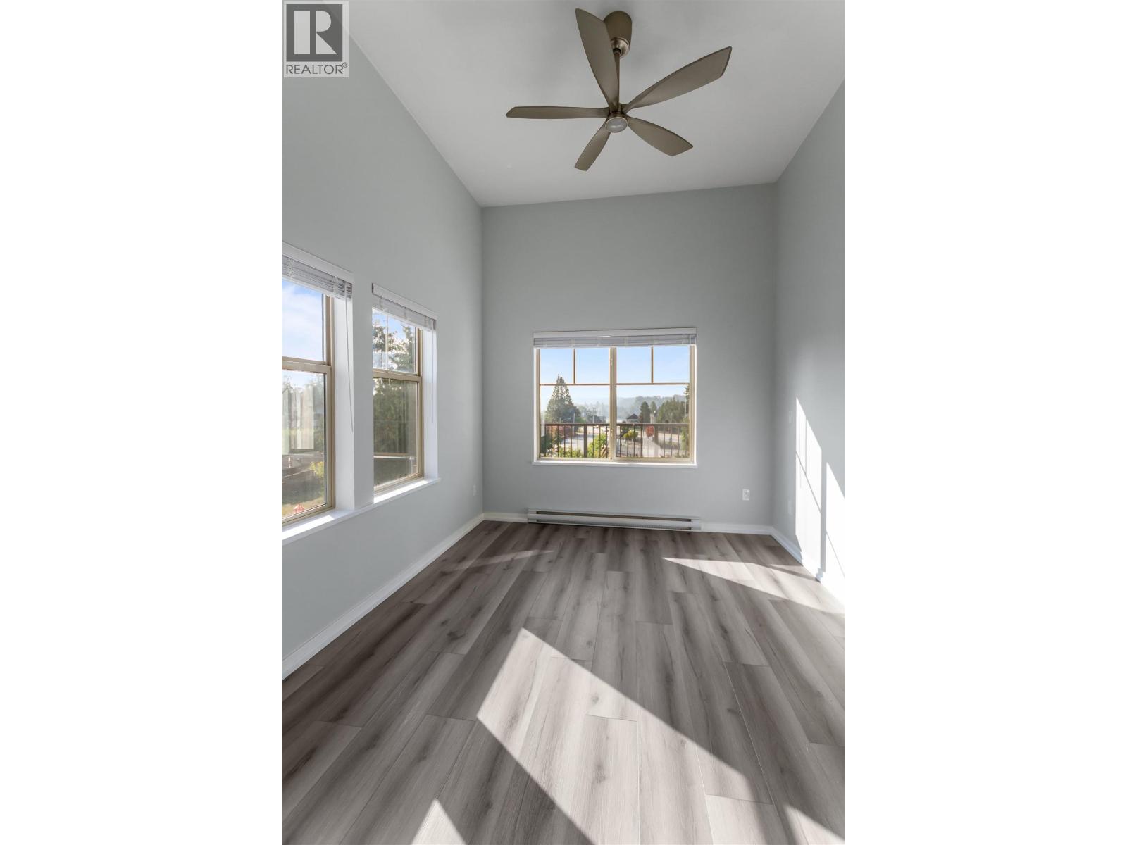406 22290 North Avenue Property Photo 18