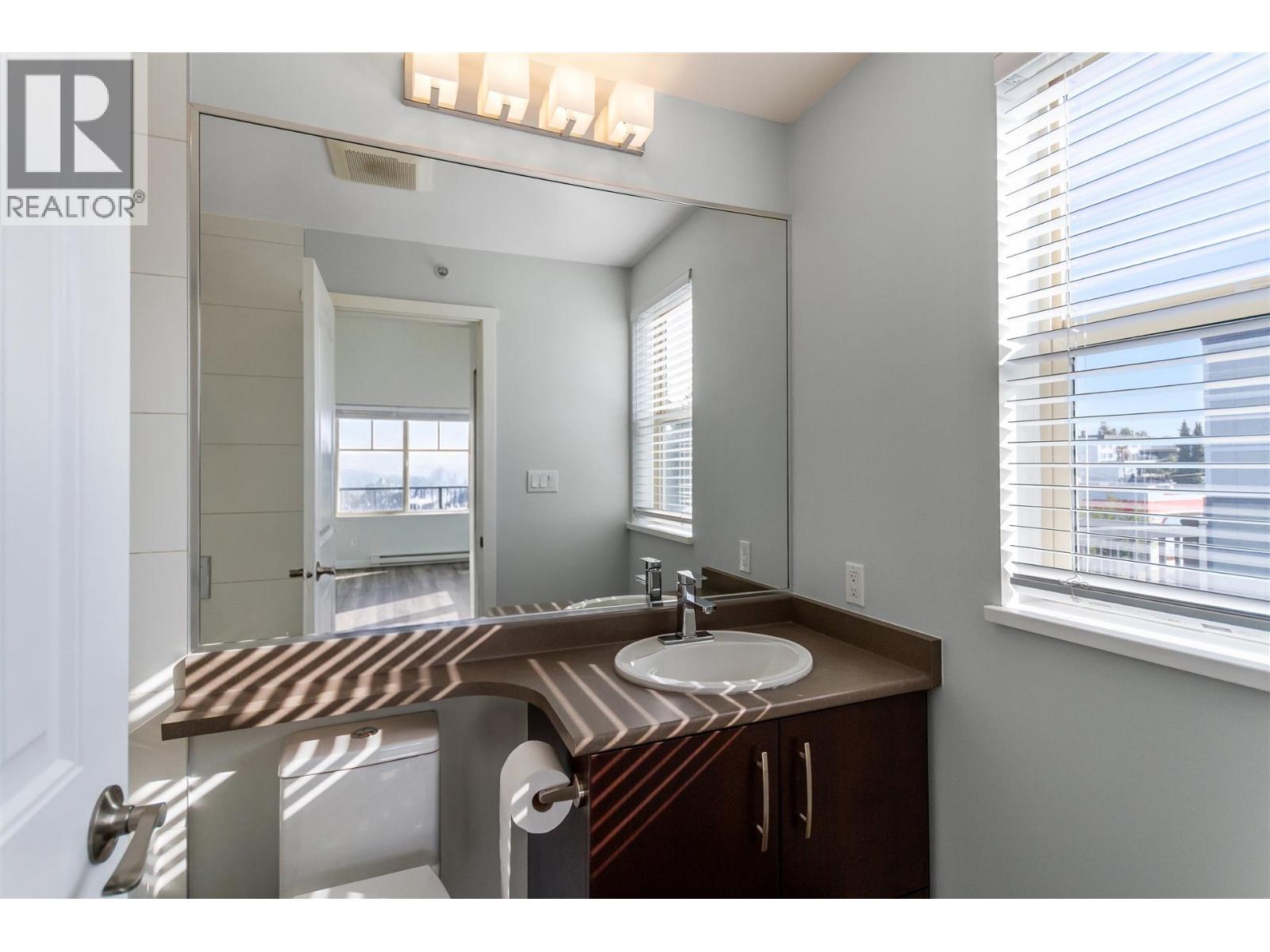 406 22290 North Avenue Property Photo 21