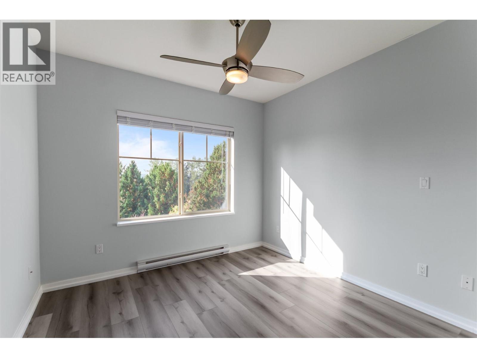 406 22290 North Avenue Property Photo 23