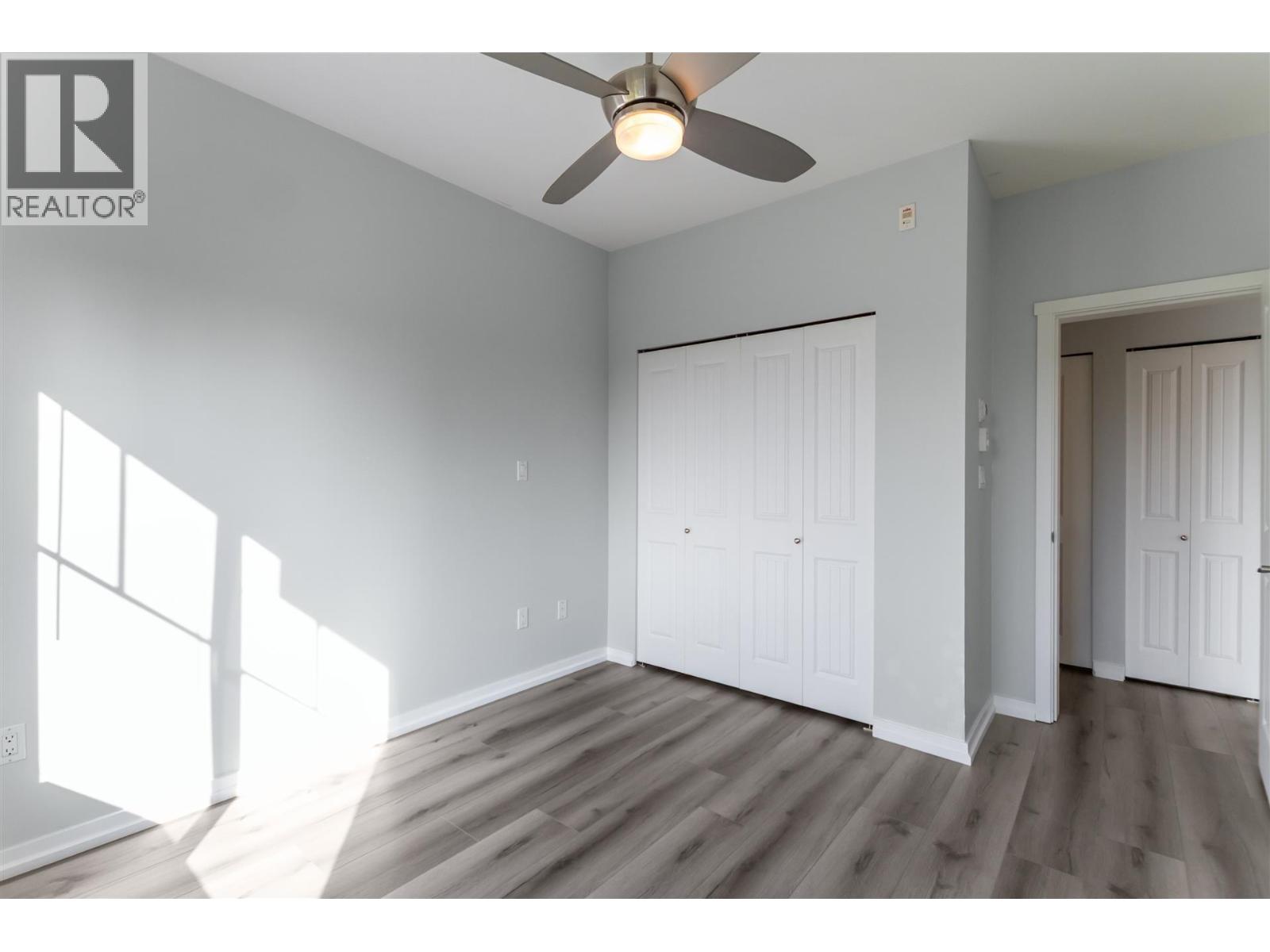 406 22290 North Avenue Property Photo 24