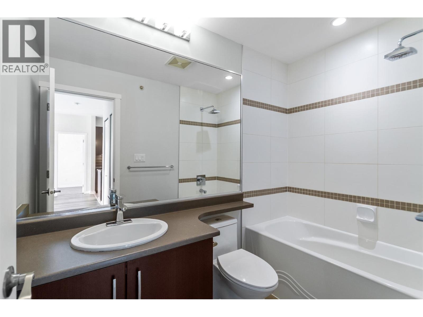 406 22290 North Avenue Property Photo 25