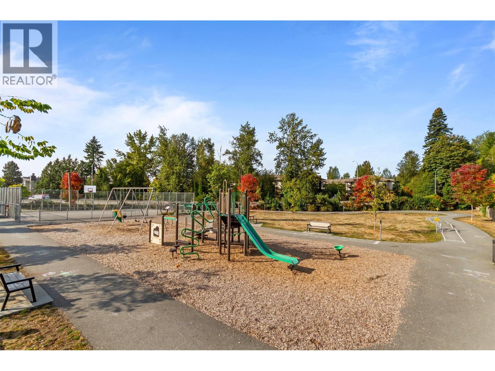 406 22290 North Avenue Property Photo 31