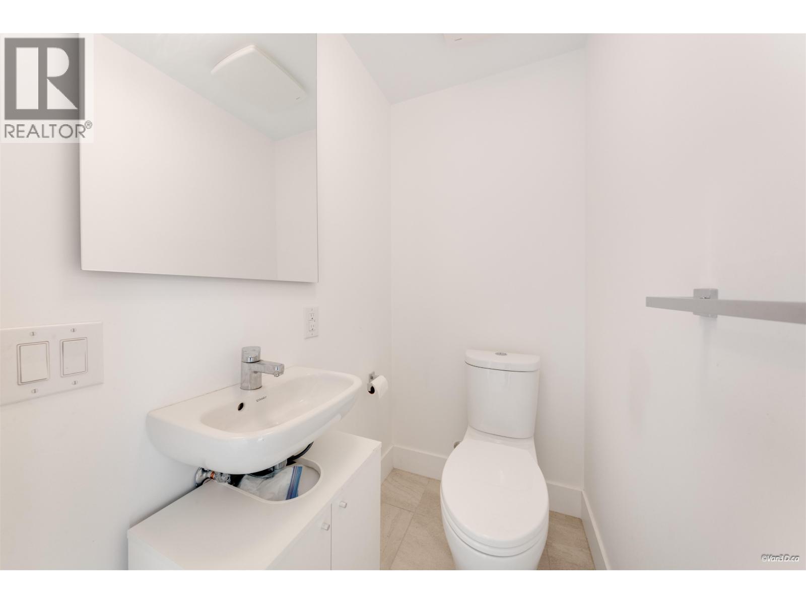2 9739 University Crescent Property Photo 5